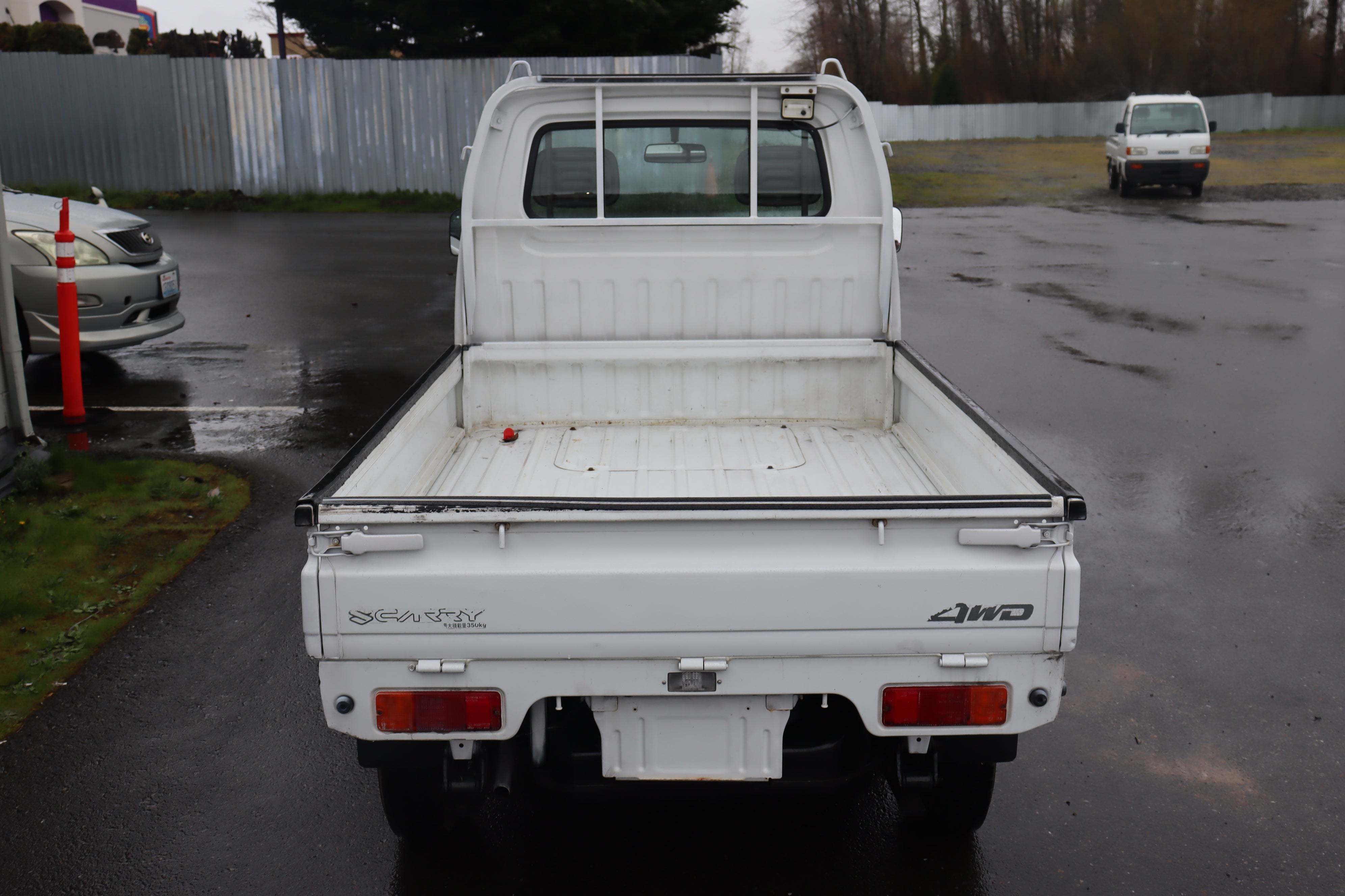 1998 Suzuki Carry Kei Truck JDM V DD51T 4WD Mini Pickup - Perfect for Urban Delivery, Off-Road Adventures & Vintage Car Collectors