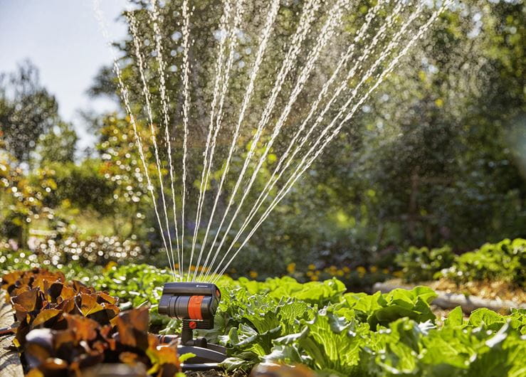 Gardena AquaZoom Compact 18708 Oscillating Lawn Sprinkler - Adjustable Water Spray for Small to Medium Yards | Perfect for Grass, Gardens & Outdoor Watering