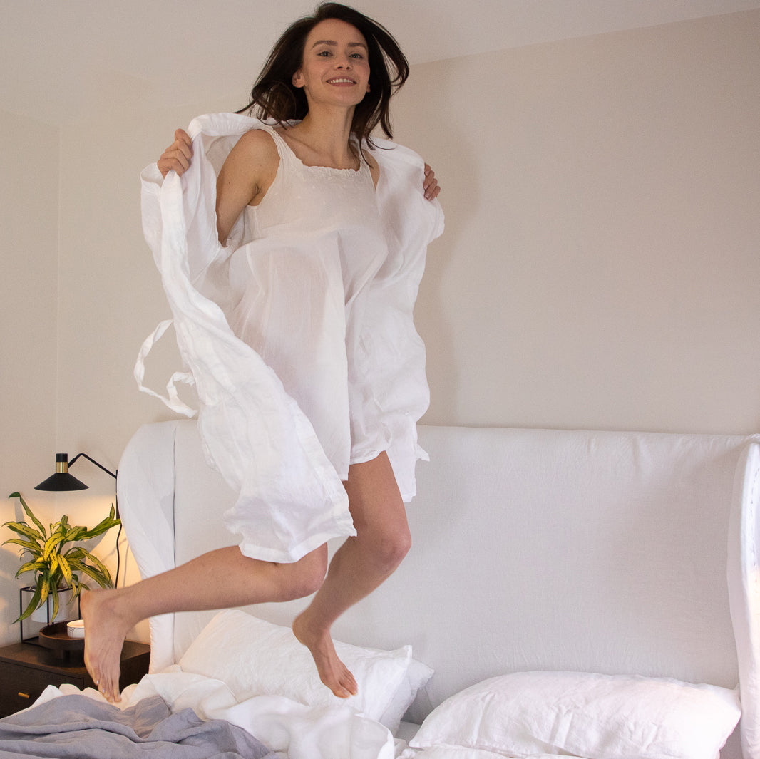 Premium Linen Dressing Gown for Women - Soft & Breathable Snow White Bathrobe - Perfect for Spa, Relaxation & Lounging at Home