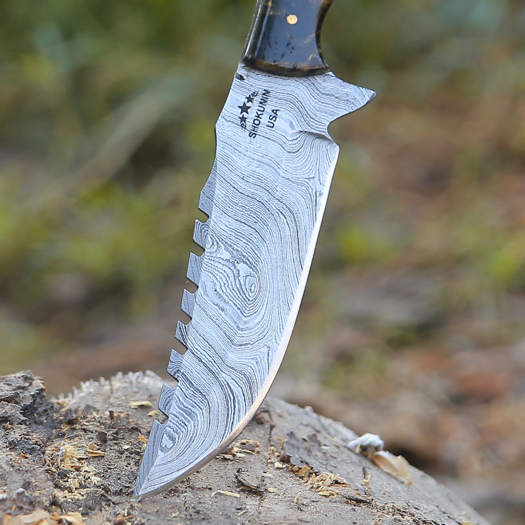 Premium Damascus Steel Knife with Exotic Rosewood & Resin Handle - Perfect for Camping, Hunting, and Outdoor Survival Adventures