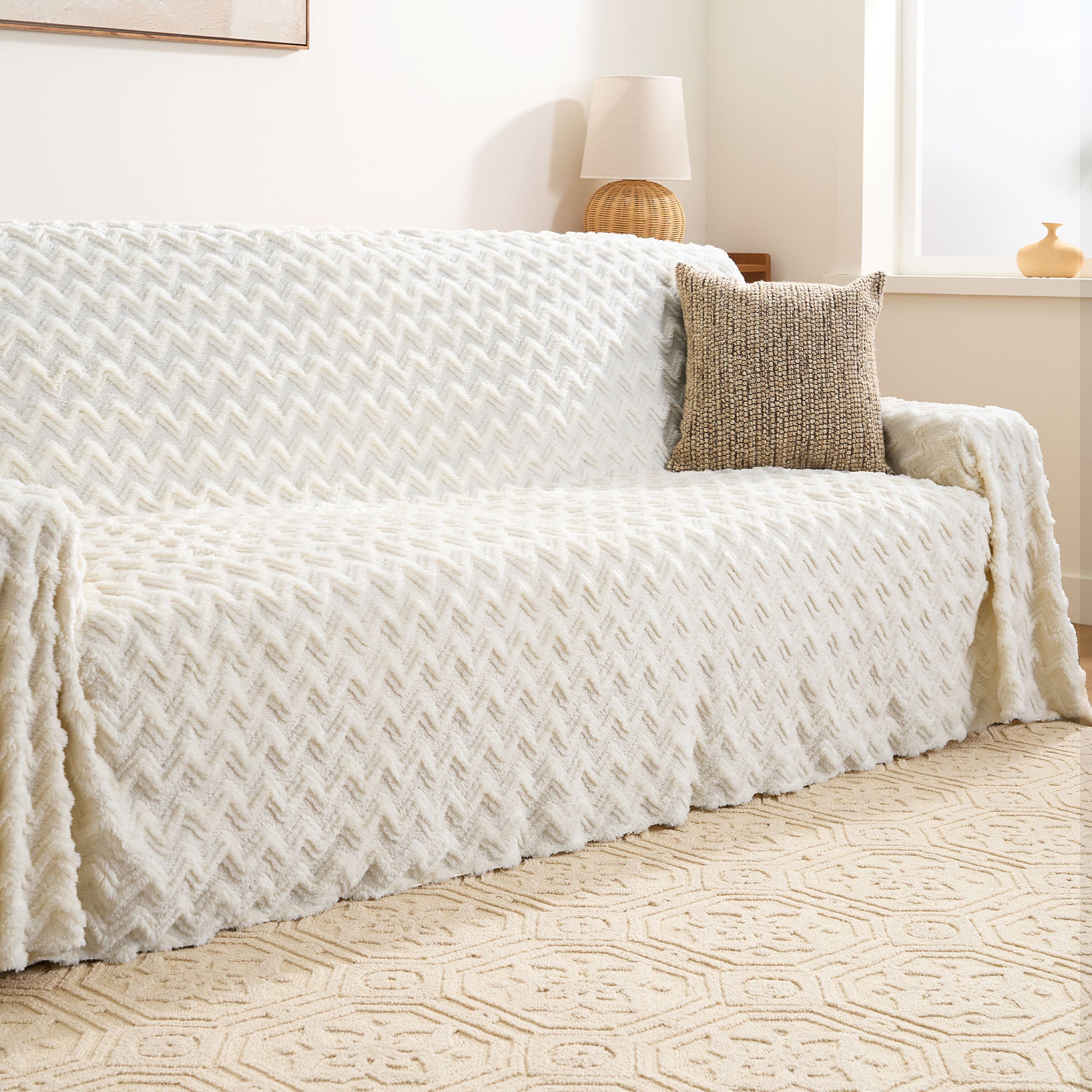 Wave Checkered Velvet Couch Cover - Soft, Stylish & Pet-Friendly Sofa Protector for Modern Living Rooms - Perfect for Home Decor, Furniture Protection & Cozy Gatherings