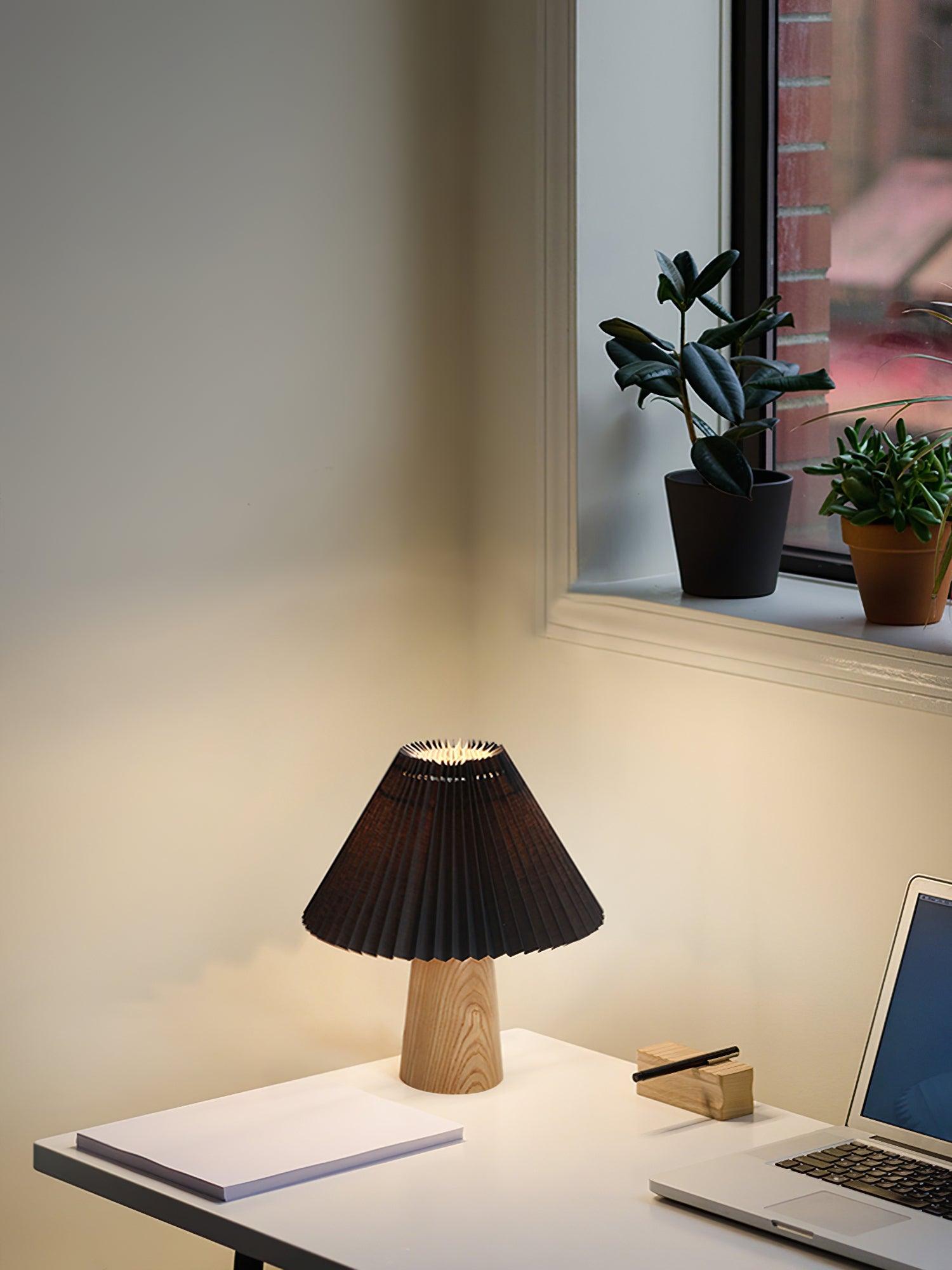 Modern Facet Table Lamp - Sleek Geometric Design LED Nightstand Light for Bedroom, Living Room & Office - Perfect for Reading, Decor & Ambient Lighting