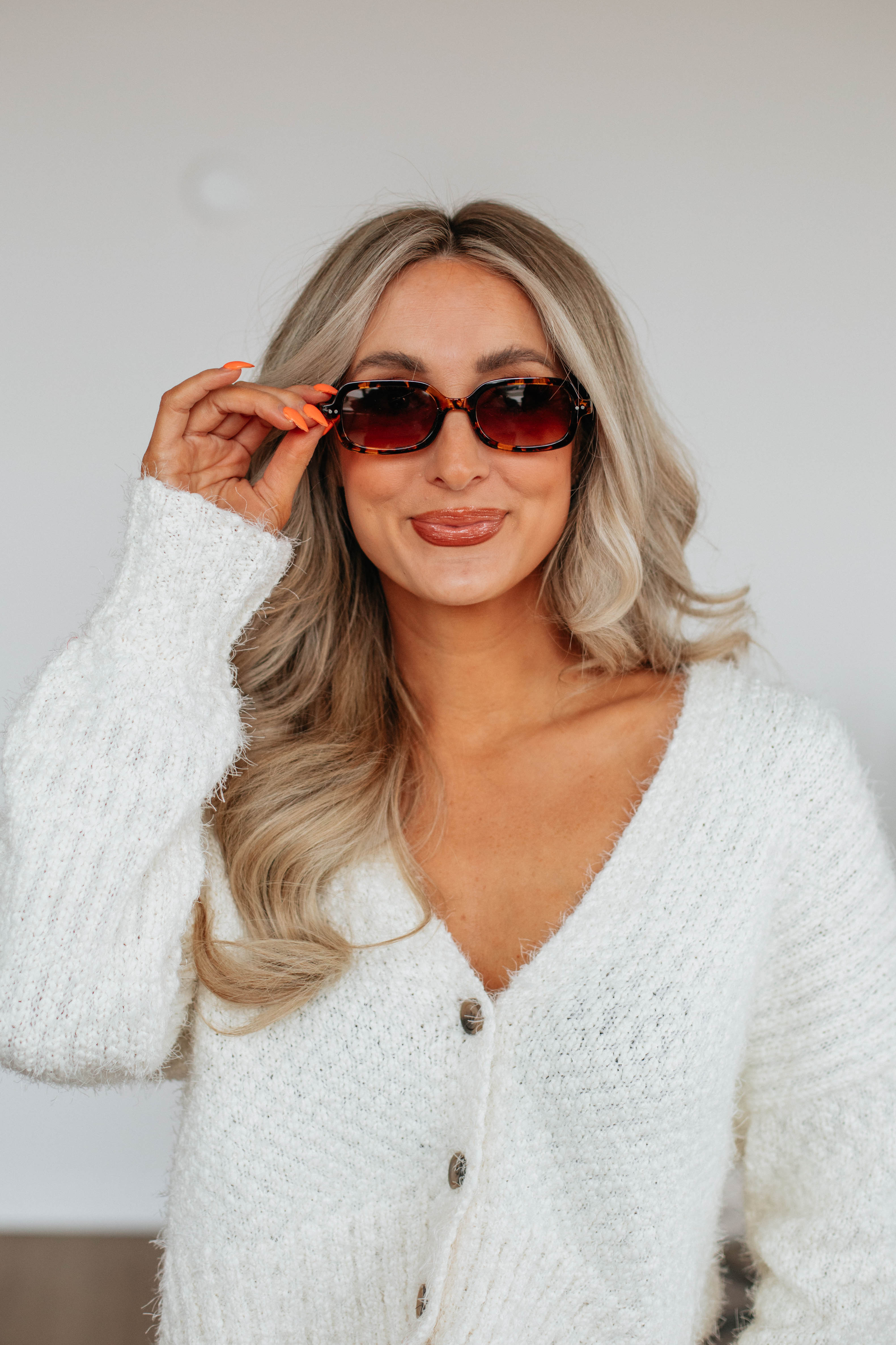 Frame Of Mind Sunglasses - Stylish UV Protection Shades for Men & Women - Perfect for Outdoor Activities, Beach, Driving & Fashion