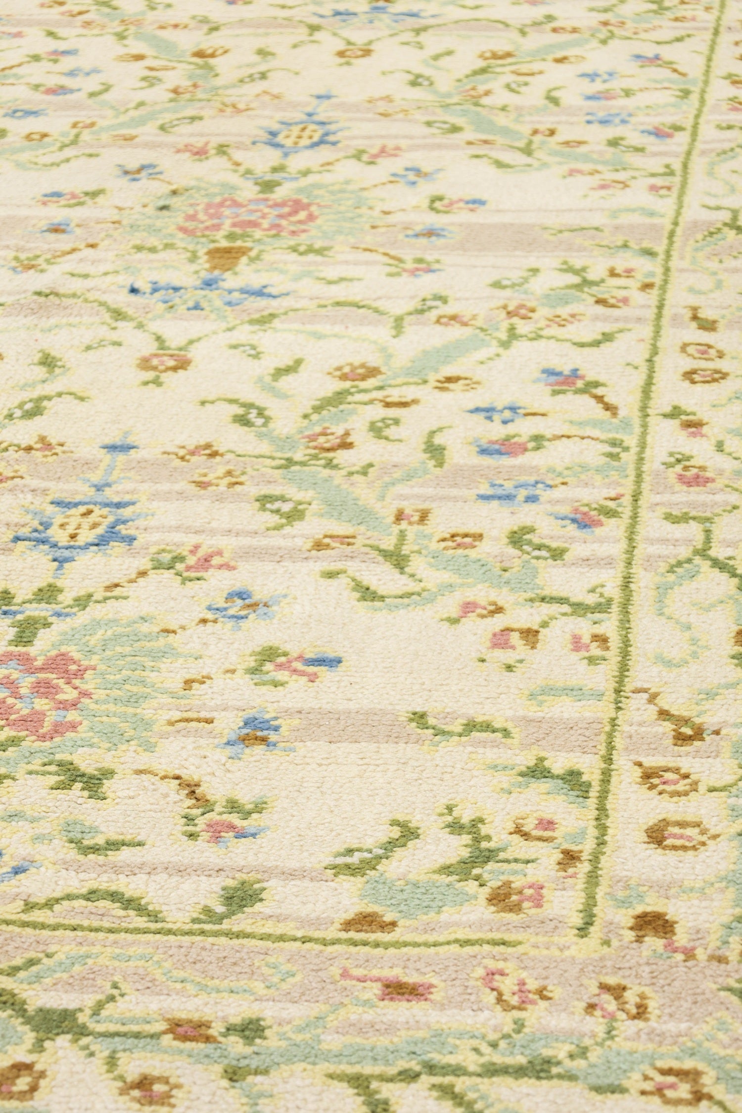Antique Spanish Savonnerie Handwoven Traditional Wool Rug - J78974 | Vintage Home Decor for Living Room, Bedroom & Office