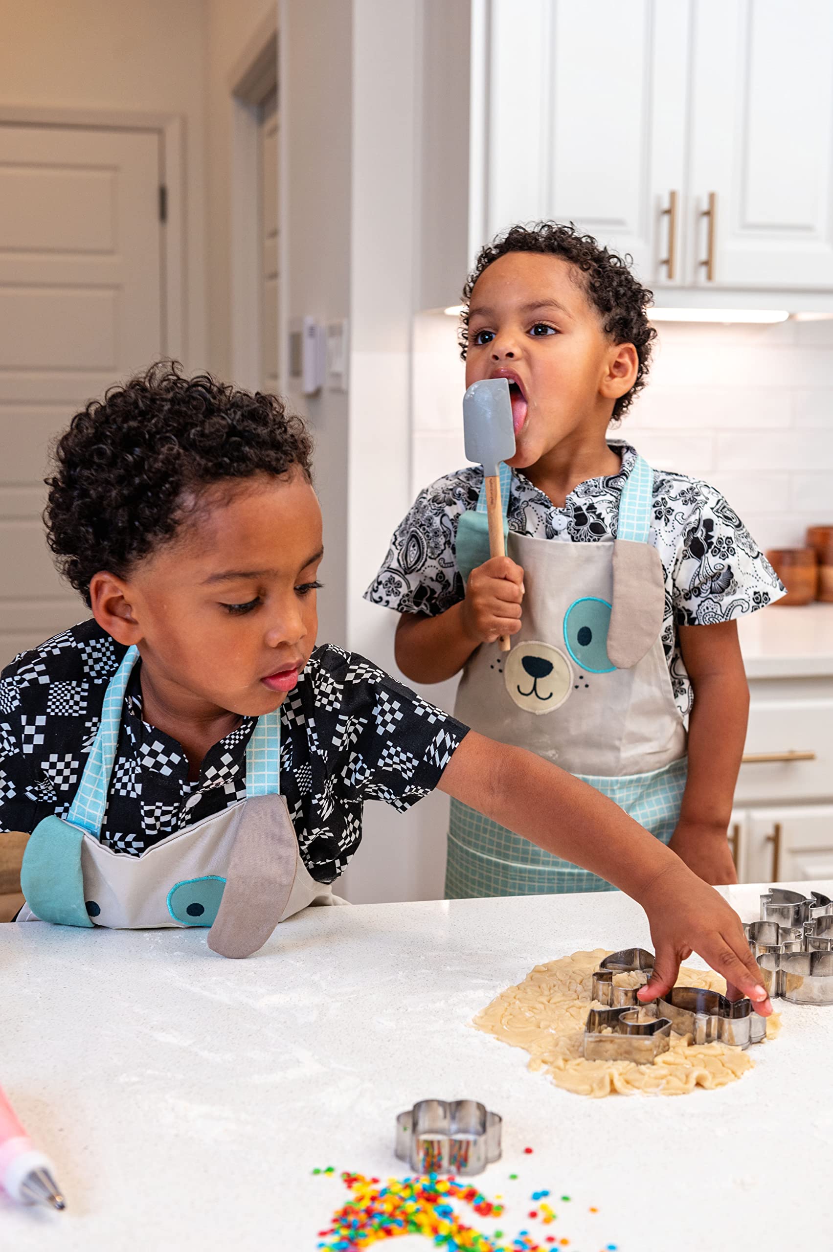 Stephen Joseph Kids Cooking Cookie Set - Dinosaur-Shaped Cookie Cutters & Spatula for Toddlers & Children | Fun Baking Kit for Birthday Gifts, Pretend Play, and Family Cooking Activities