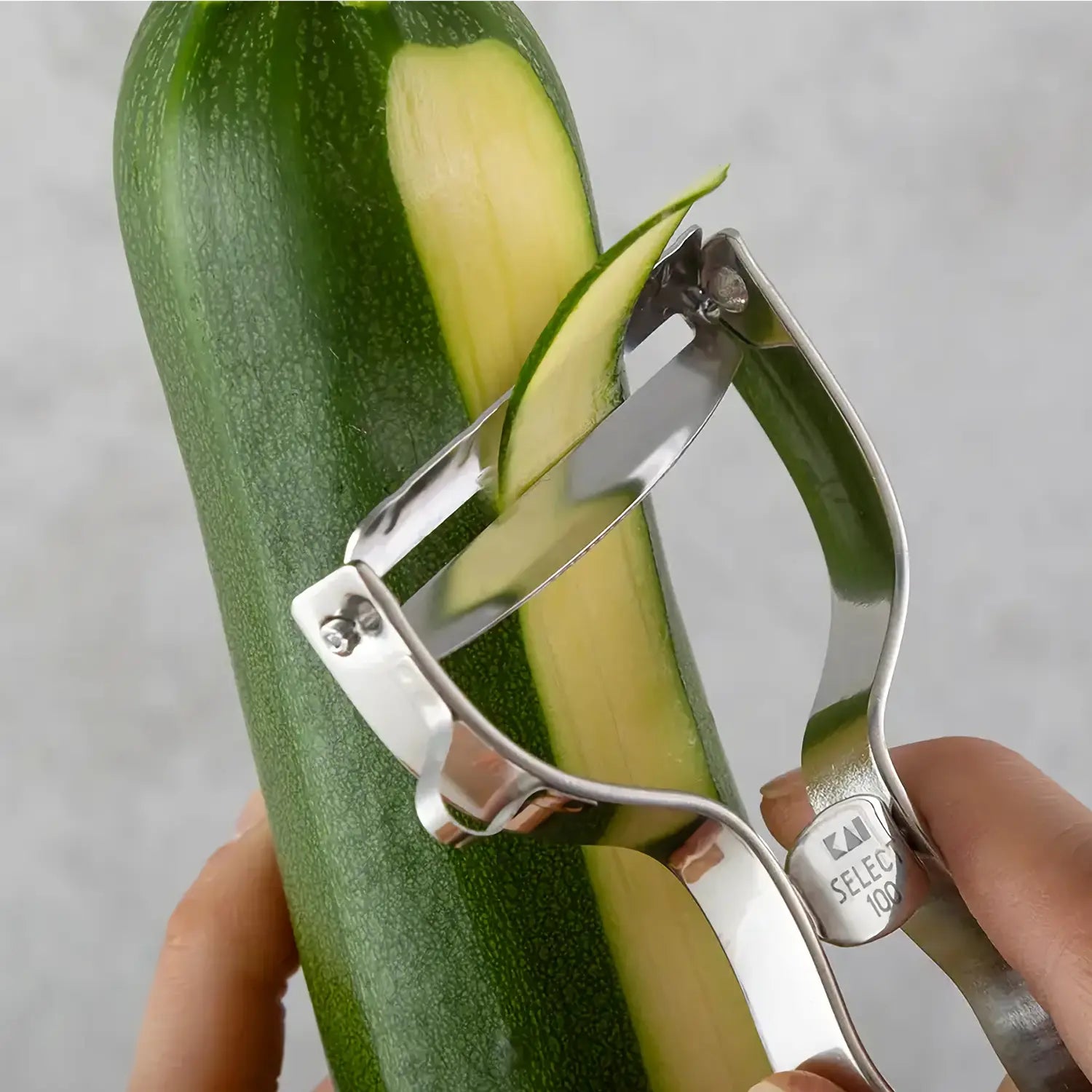 Premium Kai Stainless Steel Vegetable Peeler - Ergonomic Kitchen Tool for Effortless Peeling of Potatoes, Carrots & Fruits - Ideal for Home Cooking & Professional Chefs