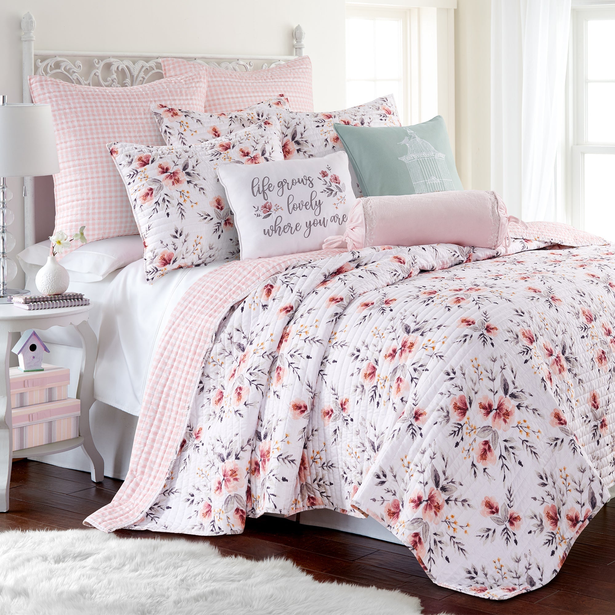 Adeline Soft & Cozy Quilt Set - Queen Size Bedding with Matching Pillow Shams - Perfect for Home Decor, Guest Rooms & Cozy Nights