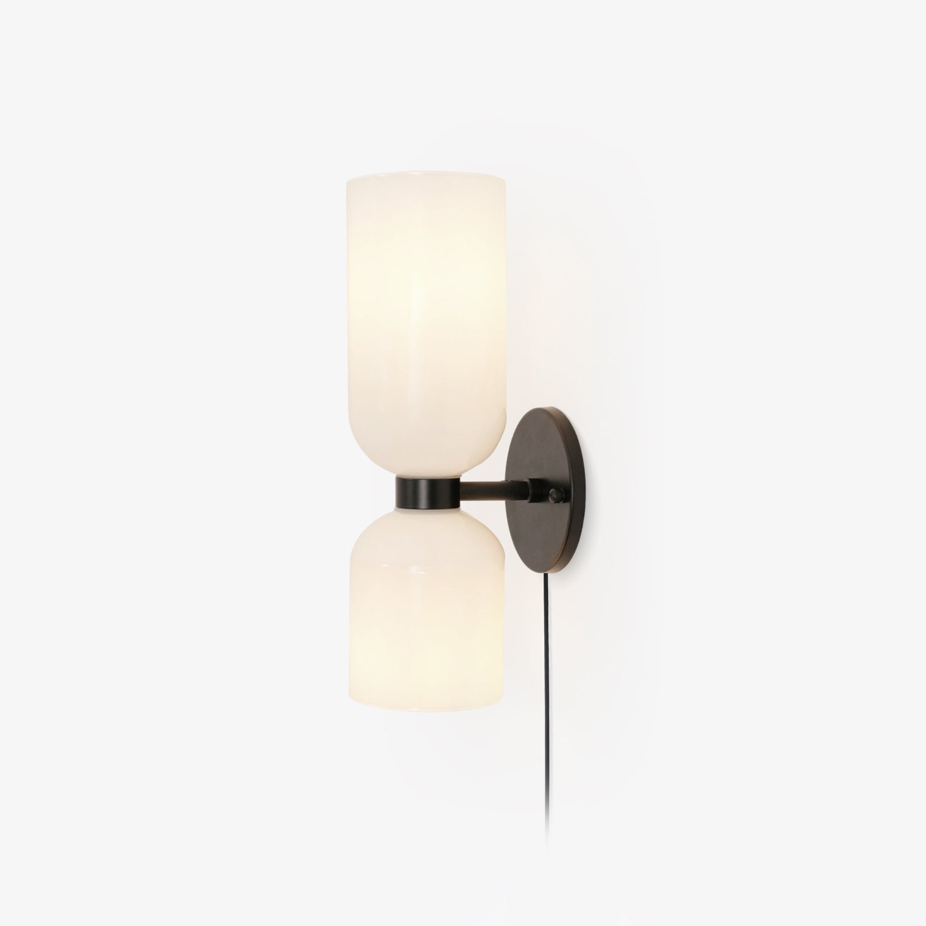 Edie Plug In Wall Sconce - Modern Plug-In Wall Light for Bedroom, Living Room, or Hallway - Energy Efficient LED Night Light with On/Off Switch - Perfect for Ambient Lighting and Home Decor