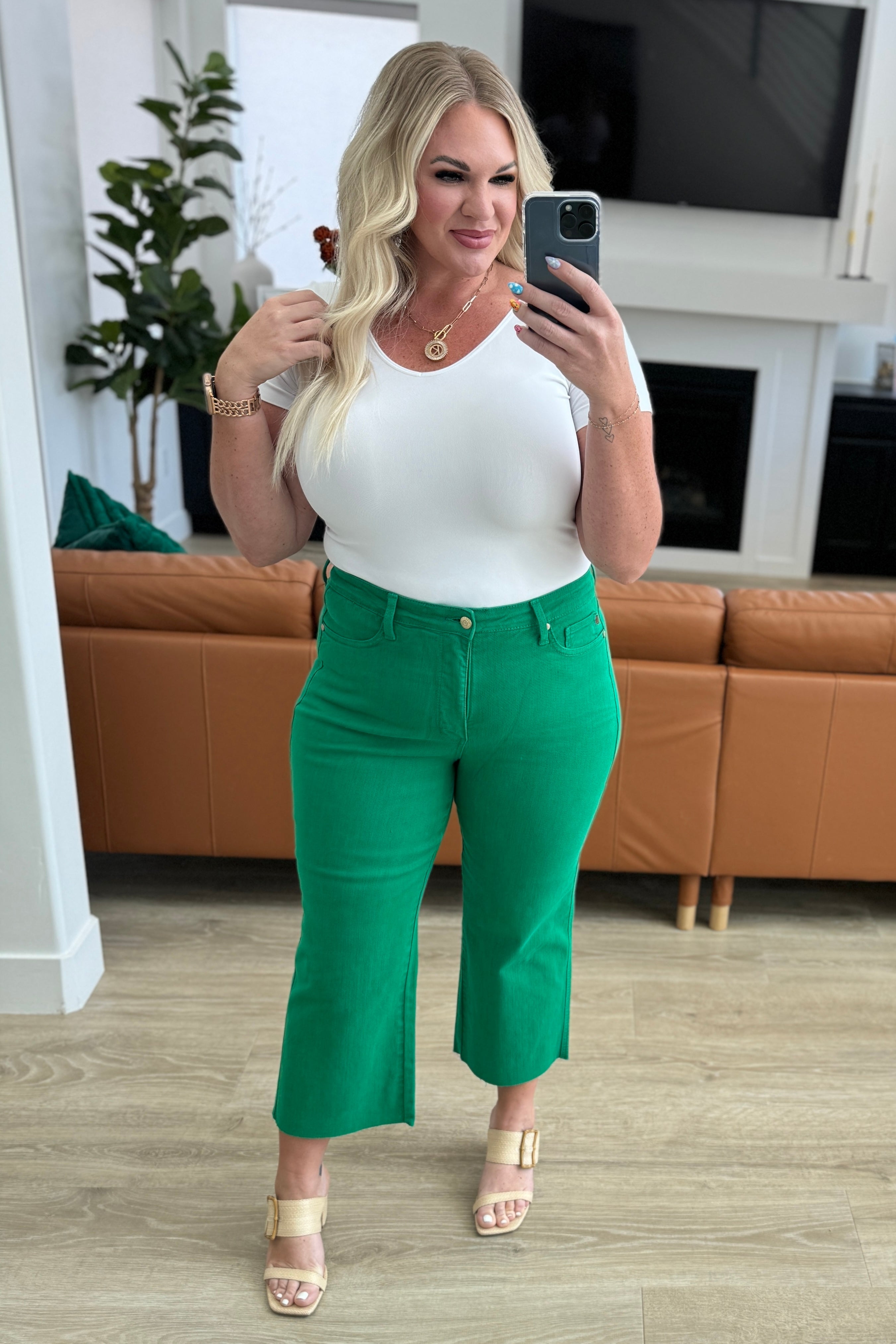 Judy Blue Kelly Green Lisa High Rise Control Top Wide Leg Crop Jeans – Women's Stretch Denim Pants for Comfort & Style | Perfect for Casual Outings, Work & Weekend Wear