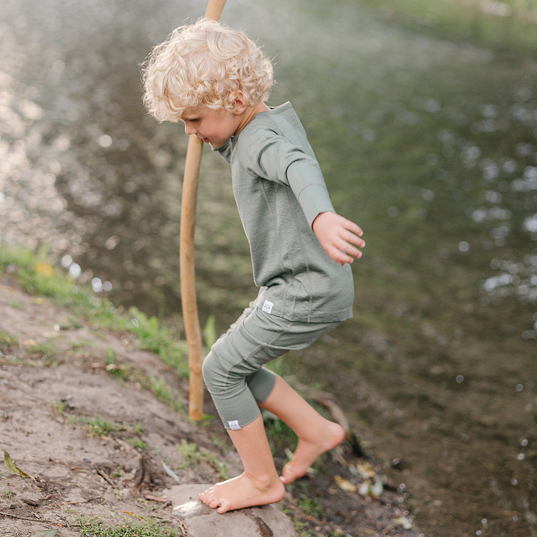 Kids Merino Wool Base Layer & Leggings - Soft Thermal Underwear for Boys & Girls - Sage Green - Perfect for Winter, Skiing & Outdoor Activities