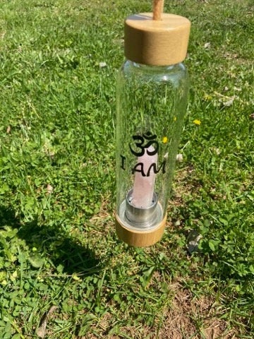 OM I AM Crystal Infused Borosilicate Glass Water Bottle with Healing Rose Quartz & Amethyst Wand Point Inserts - Bamboo Lid & Base - Perfect for Yoga, Meditation & Energy Healing