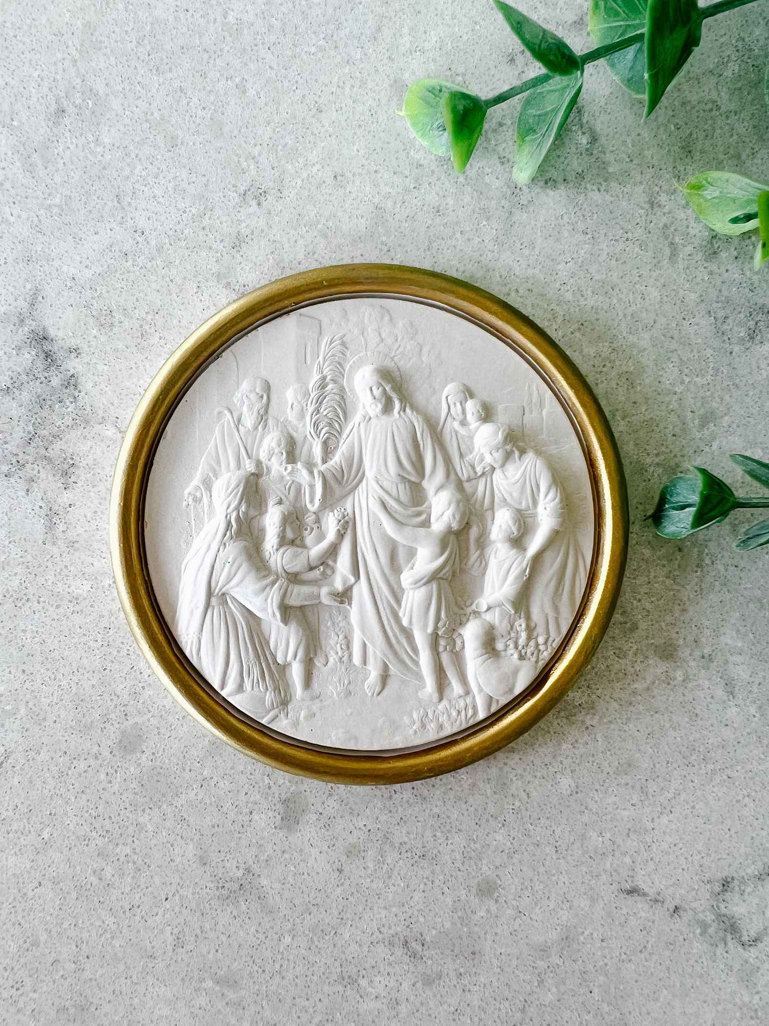 Jesus with Children Intaglio Gold Pendant - Religious Jewelry for Baptism, First Communion & Christian Gifts