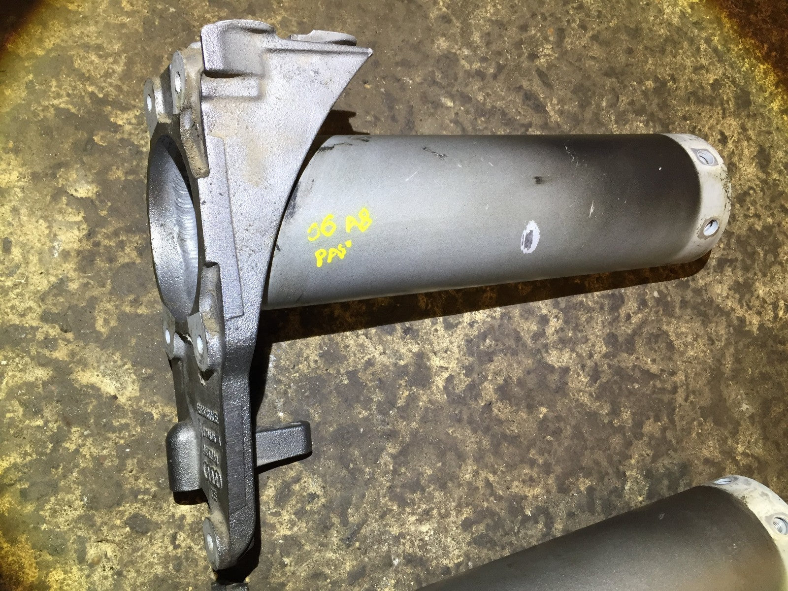 04-09 Audi A8 Front Left & Right Chassis Leg Extension Beam Absorber Pair - OEM Replacement Parts for Smooth Ride & Enhanced Safety | Perfect for Daily Commuting & Long-Distance Driving