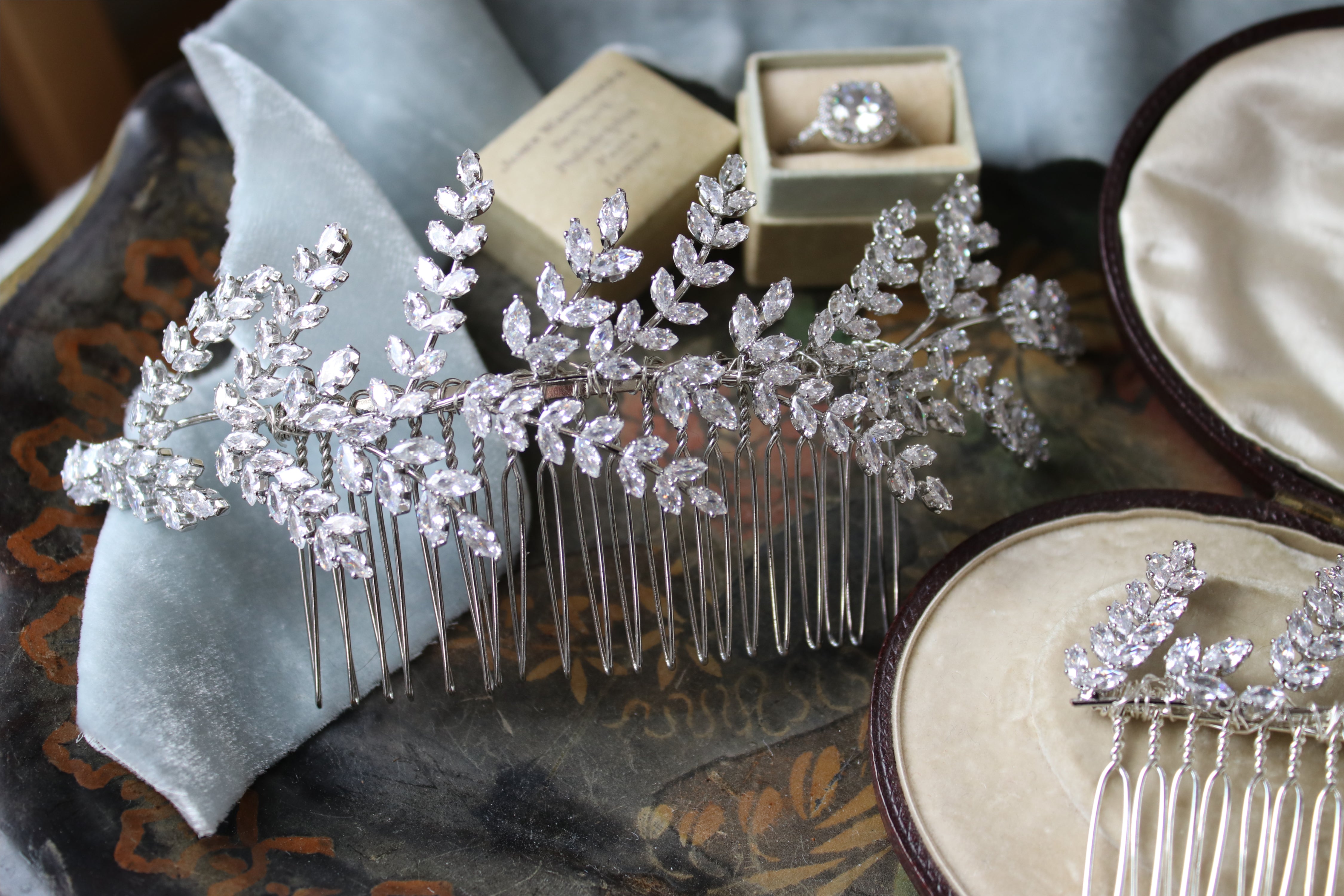 CLARA BELLA Simulated Diamond Hair Comb Set for Women - Bridal Wedding Accessories, Prom & Formal Events - Sparkling Rhinestone Hair Jewelry for Special Occasions