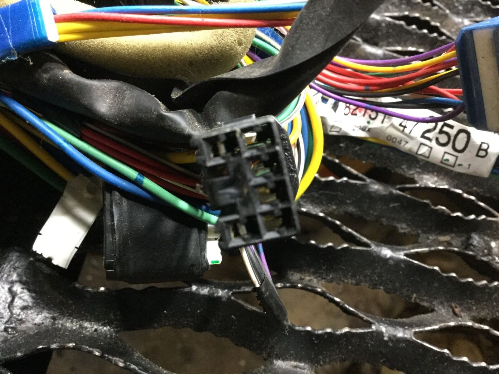 2004-2009 Toyota Prius Right Front Passenger Door Wire Harness - OEM Replacement Part for Electrical System Repair | Perfect for DIY Fixes & Auto Shop Installations