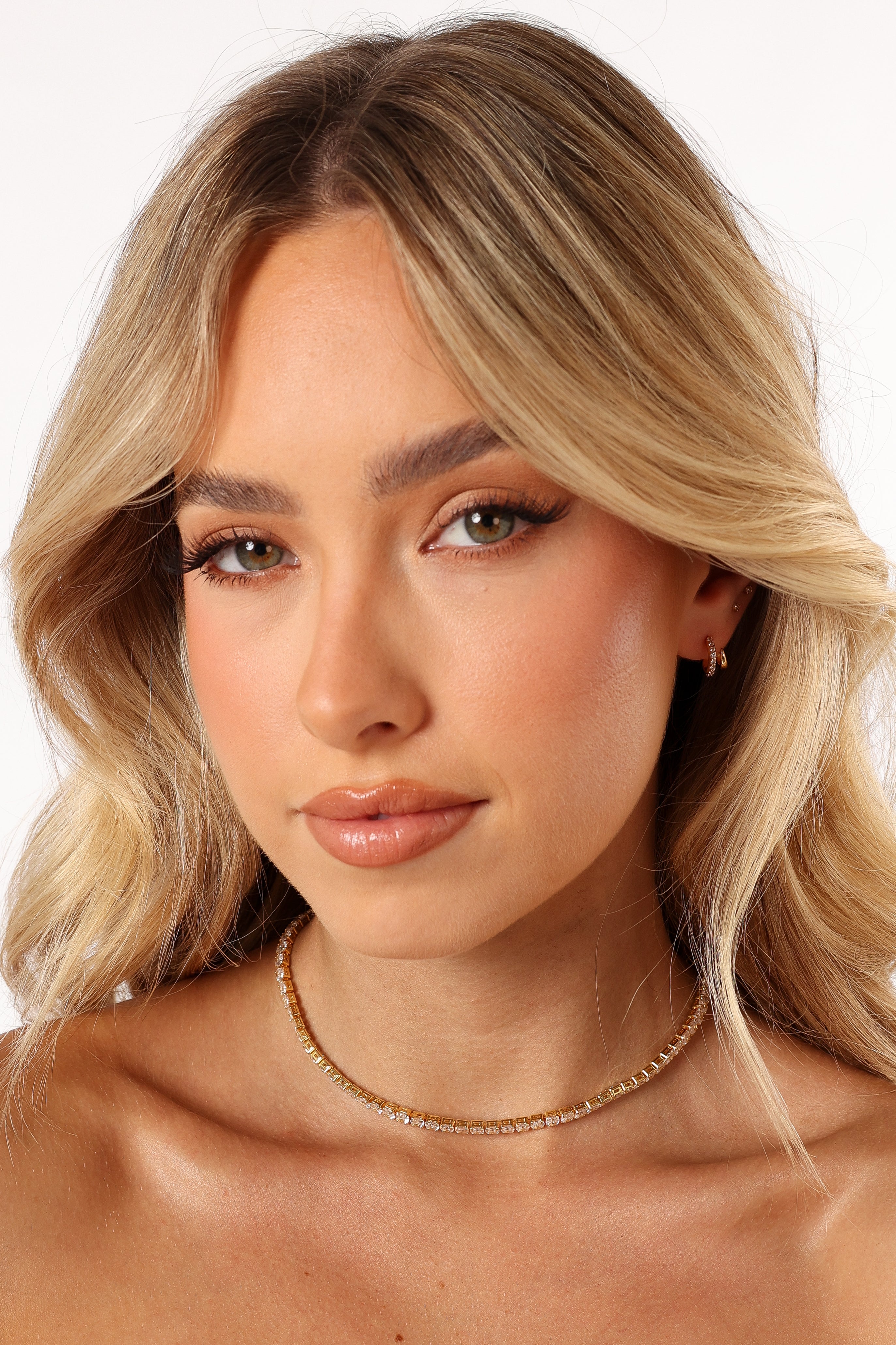 Julia Necklace - Elegant Gold Pendant for Women | Perfect Gift for Birthday, Anniversary & Valentine's Day | Ideal for Parties, Weddings & Special Occasions