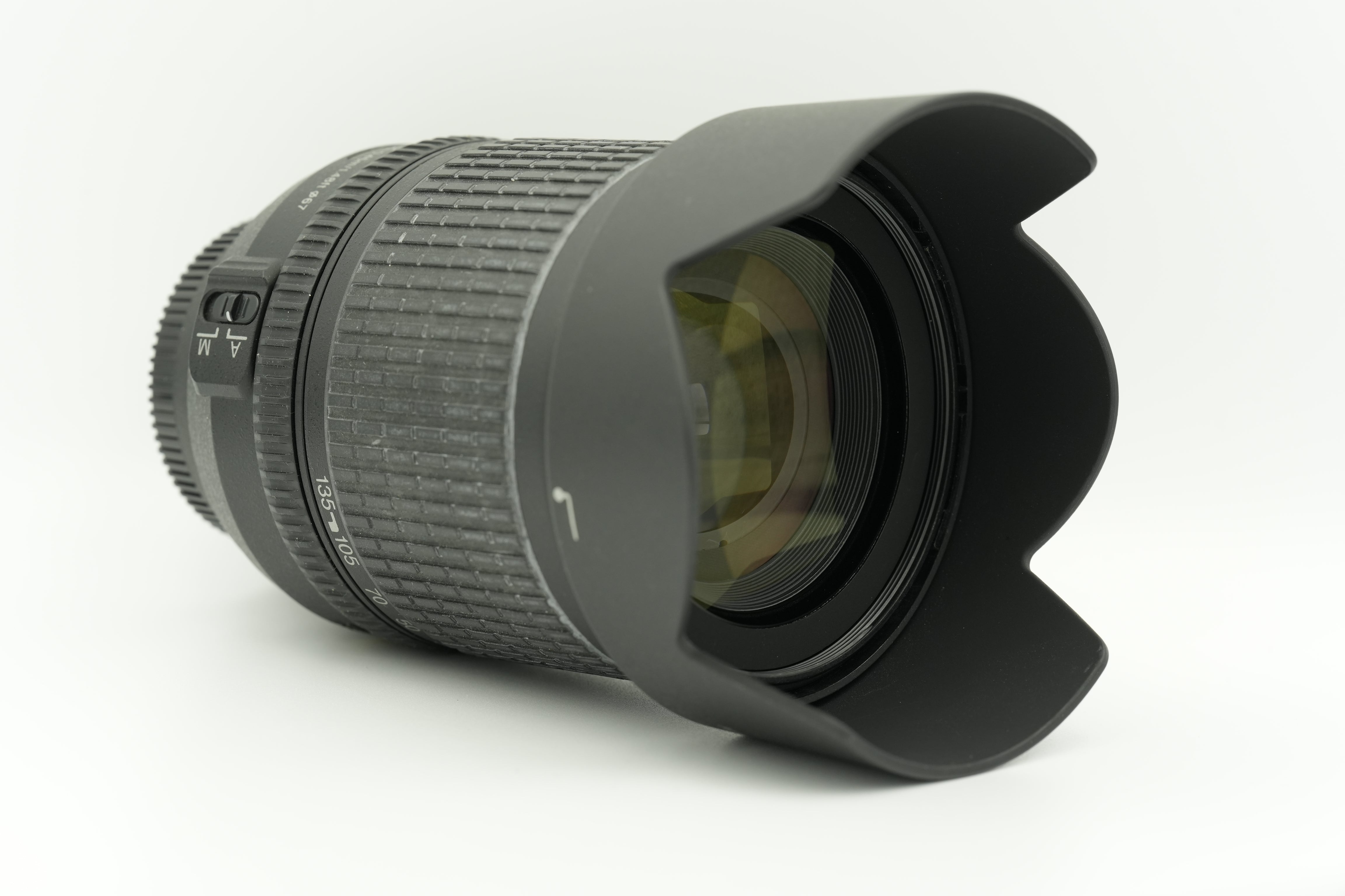 Used Nikon AF-S DX NIKKOR 18-135mm f/3.5-5.6G ED Lens for DSLR Cameras - Perfect for Travel, Portrait & Landscape Photography