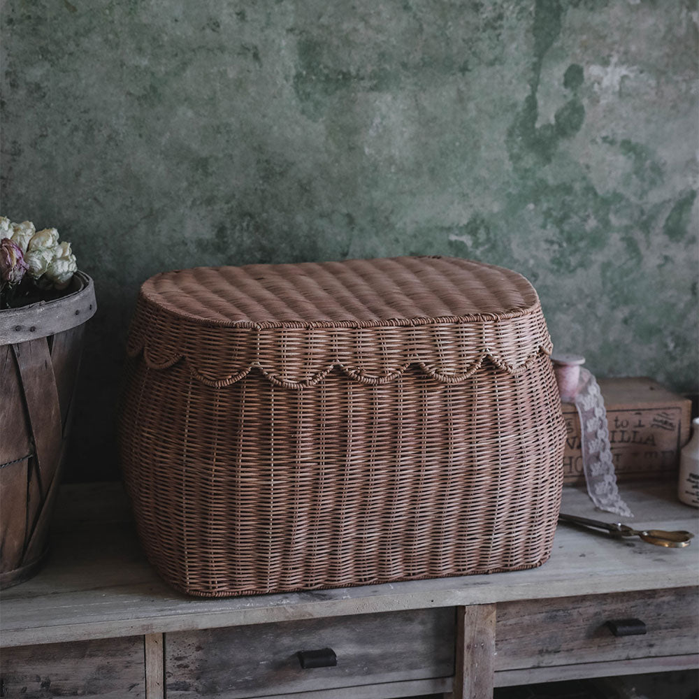 Sage Scalloped Storage Basket with Lid - Woven Decorative Organizer for Home, Office & Nursery - Perfect for Blankets, Toys & Clutter Control