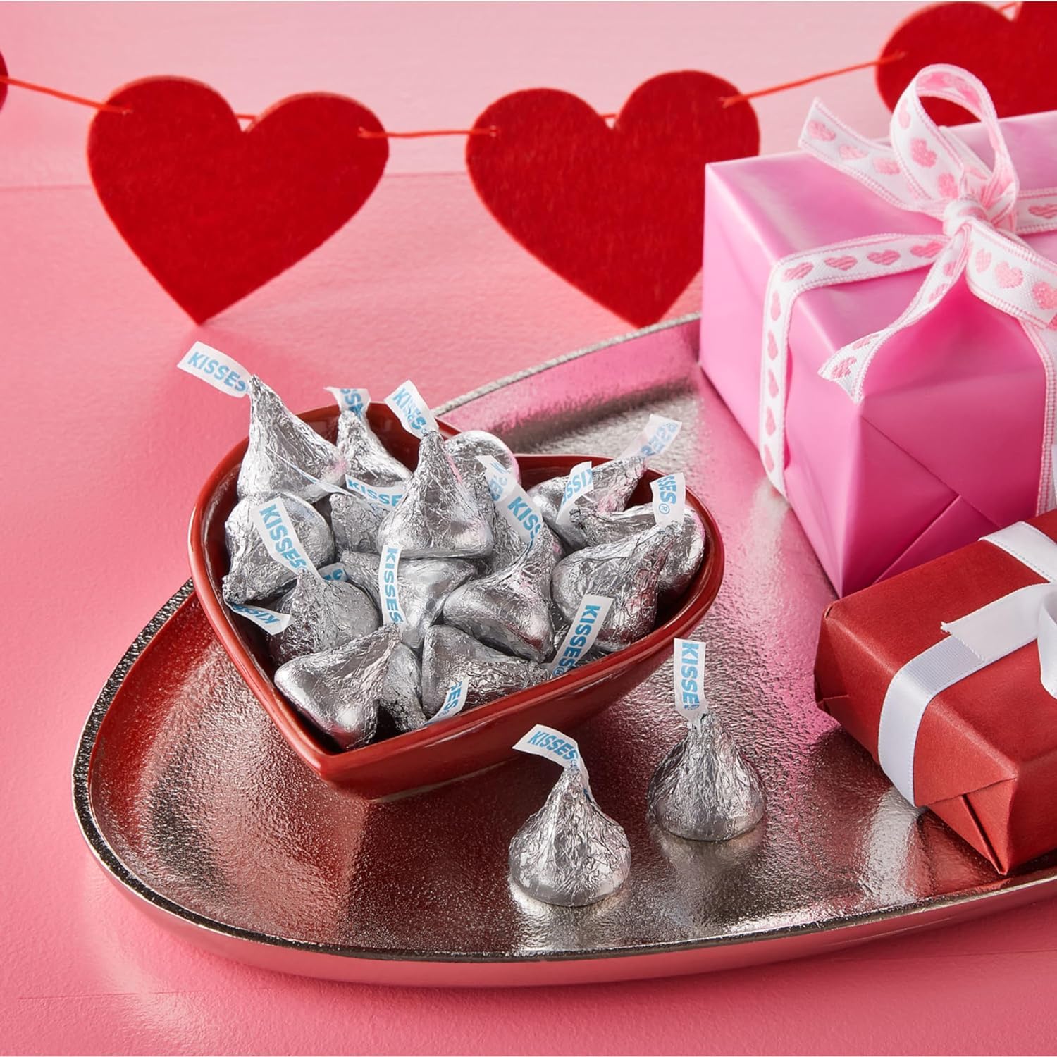 Hershey's Kisses Milk Chocolate Candy in Silver Foil - 1 Pound Bulk Bag for Baking, Parties & Gift Giving
