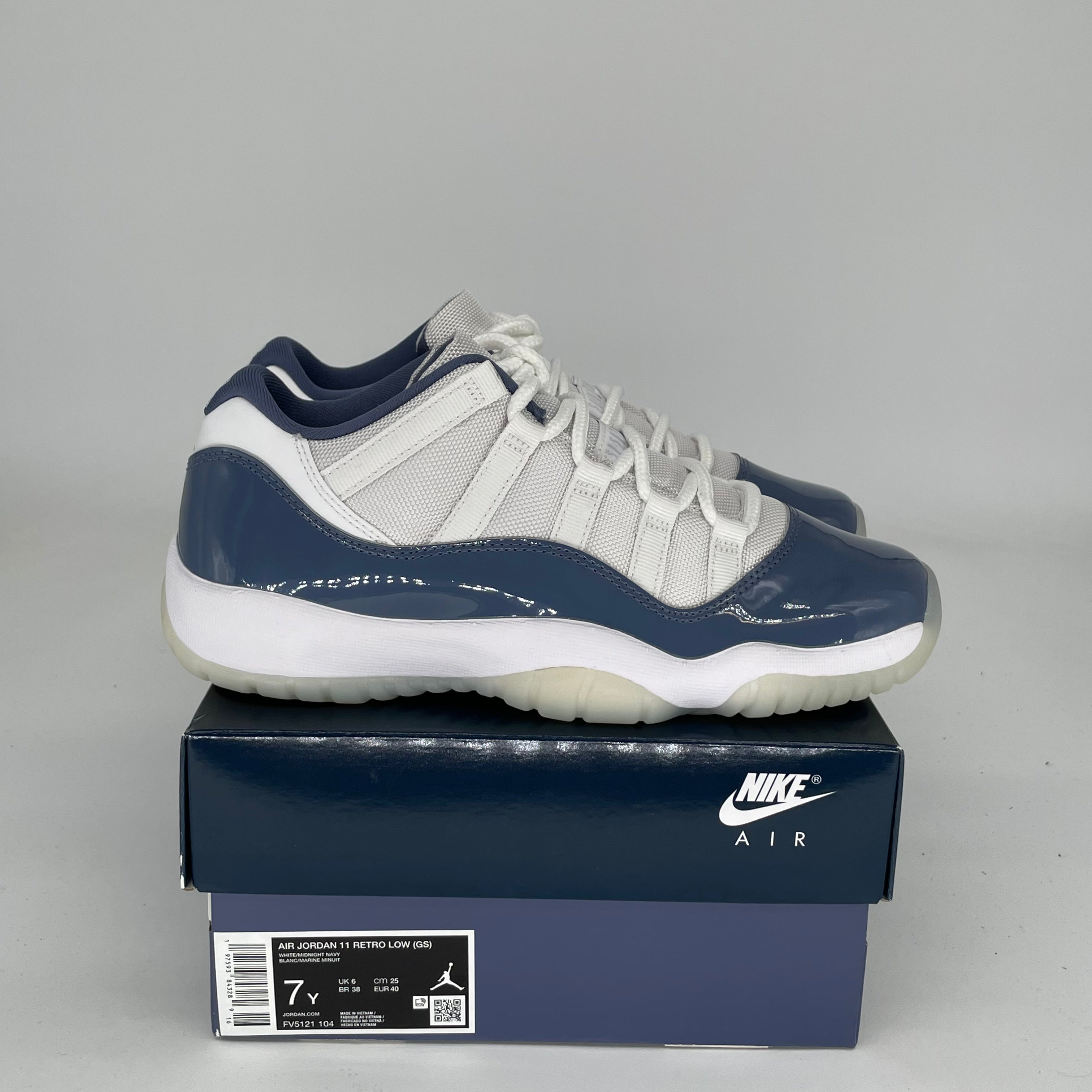 Air Jordan 11 Low Diffused Blue Men's Basketball Shoes Size 7Y - FV5121-104 | Retro Sneakers for Casual Wear & Sports Performance