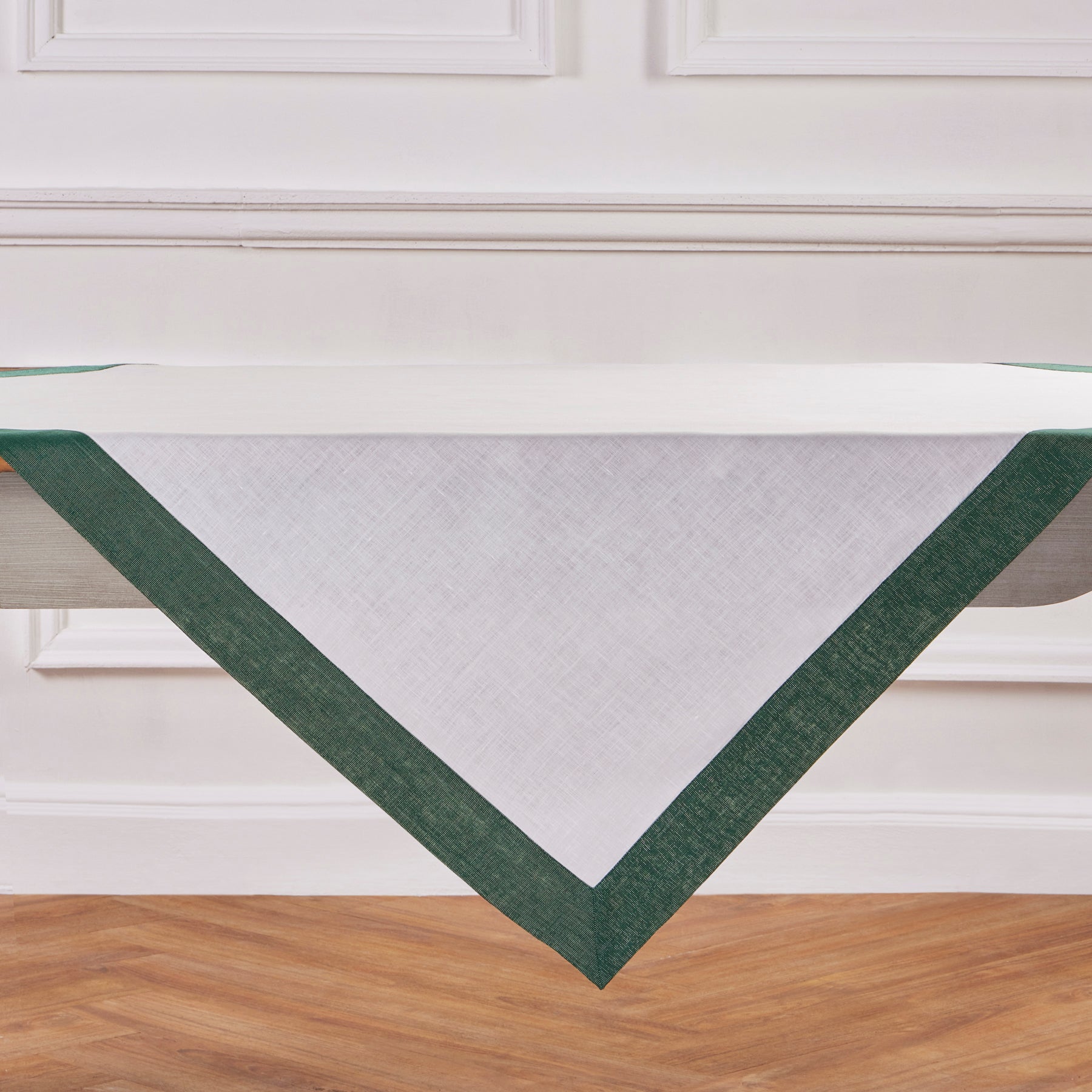 Festive Edge Table Throw - Elegant Holiday Table Runner for Christmas & Thanksgiving Decor - Perfect for Dining Room & Party Decorations