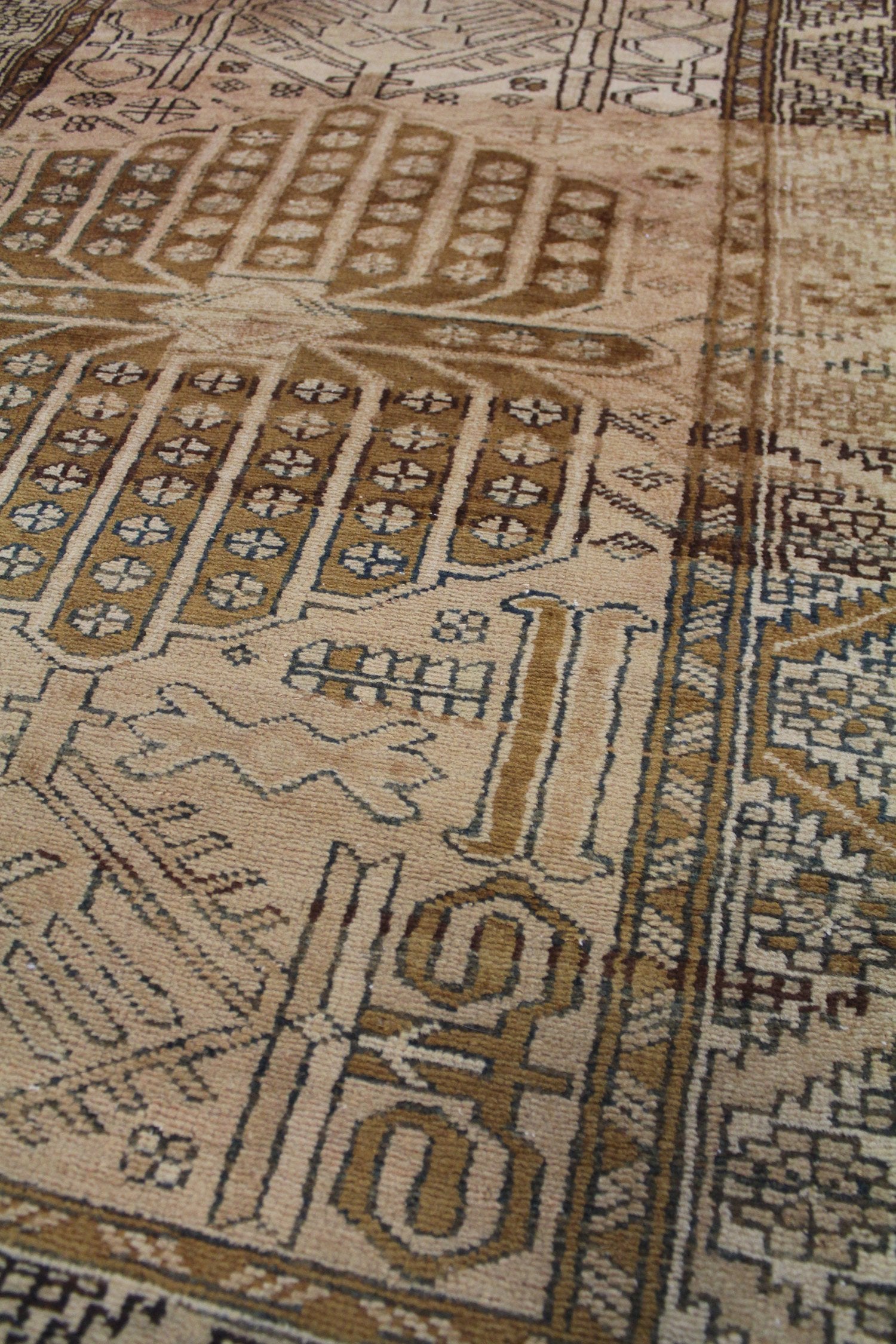 Authentic Antique Karaja Handwoven Tribal Rug J62851 - Vintage Boho Home Decor for Living Room, Bedroom & Office