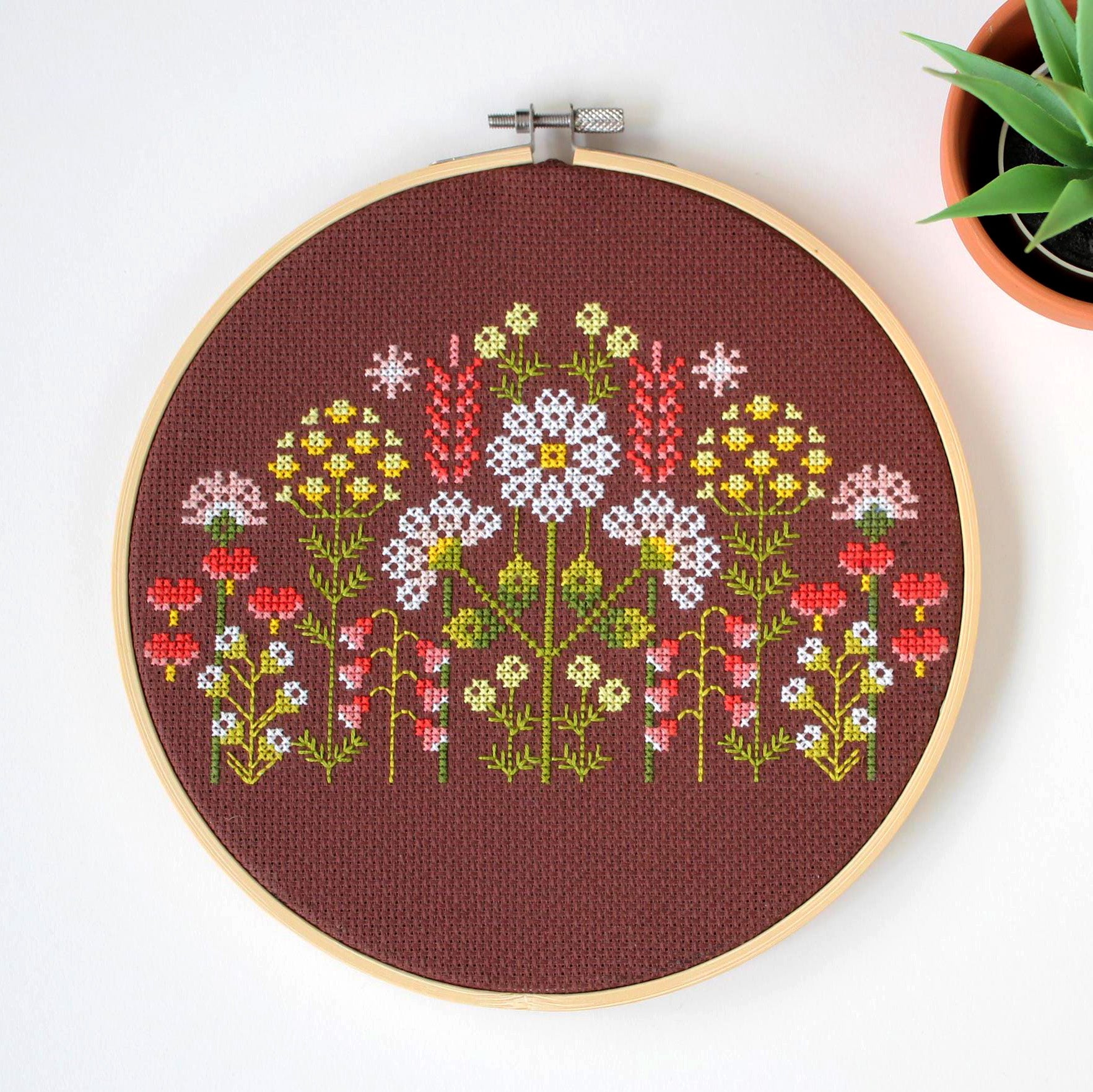 Wildflowers Cross Stitch Kit for Beginners - Complete Embroidery Set with Pattern, Thread & Needle - DIY Floral Home Decor Craft Kit for Wall Art & Gifts