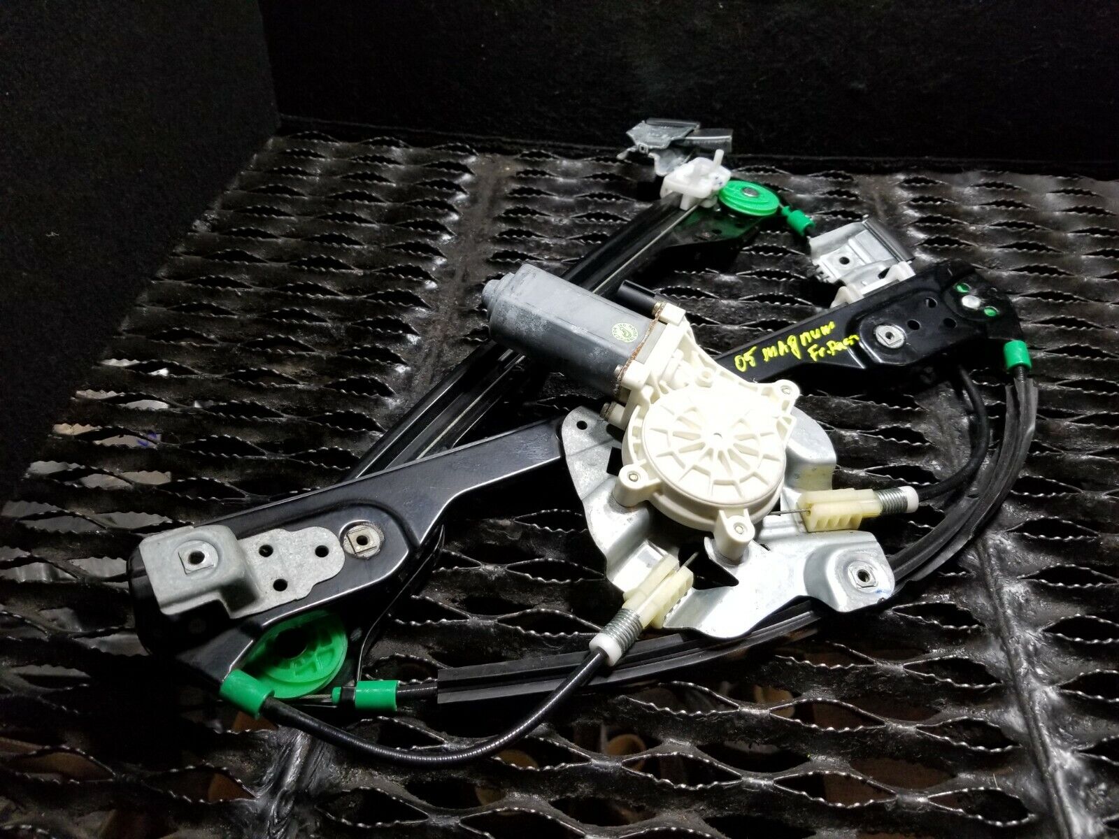 2005-2007 Dodge Magnum Right Front Passenger Window Regulator & Motor Assembly - OEM Replacement Part for Smooth Power Window Operation - Perfect for Car Window Repair & Maintenance