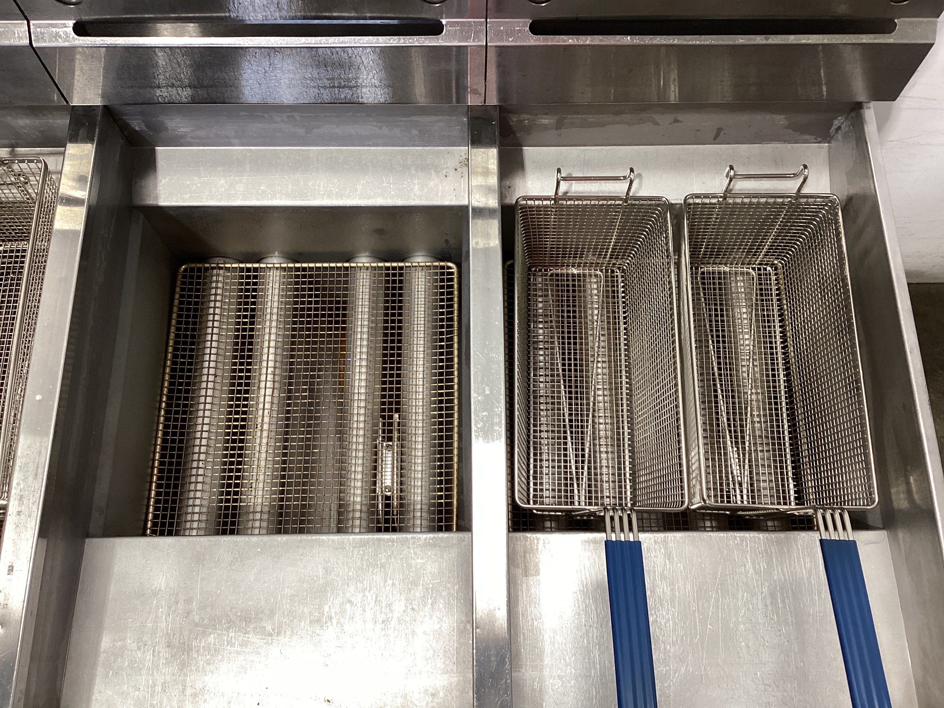 Anets AGP55 3 Bay Commercial Deep Fryer - High Capacity Restaurant Fryer for Chicken, Fish & French Fries - Perfect for Fast Food Restaurants, Food Trucks & Catering Businesses