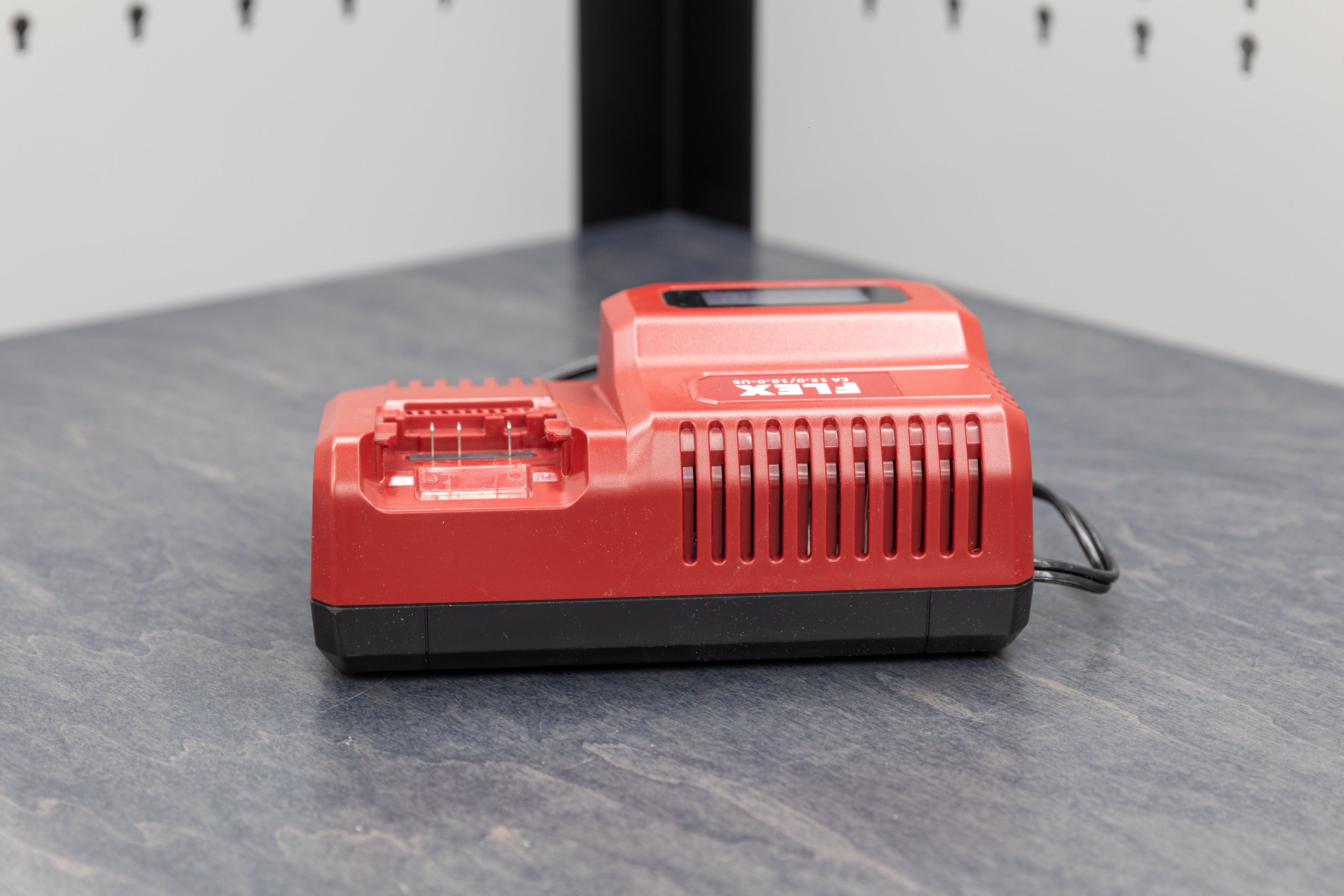 Flex 18.0V/12.0V Fast Battery Charger for Power Tools - Compatible with Drills, Saws & Outdoor Equipment - Perfect for DIY Projects & Professional Worksites