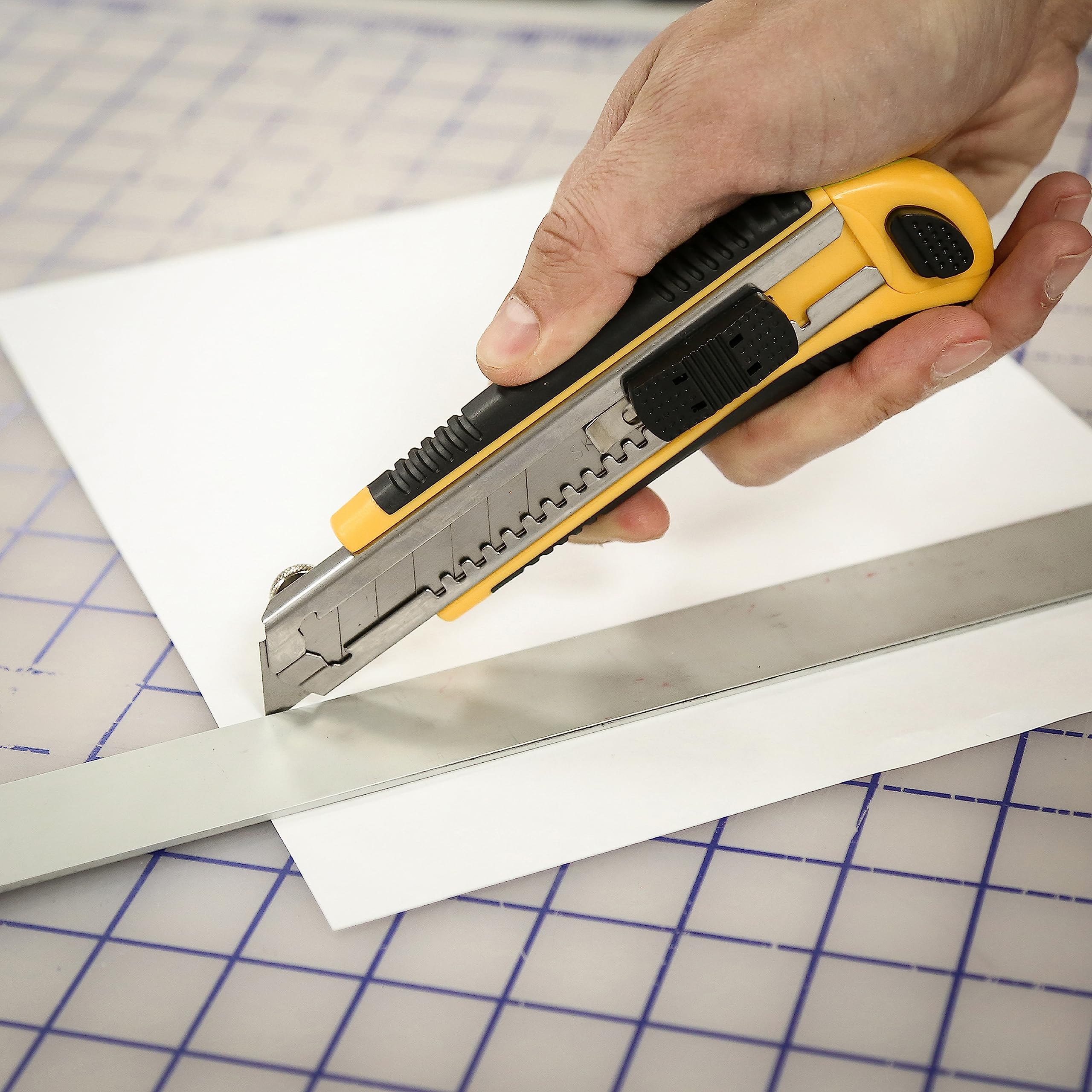 GreatNeck 80026 Speed Feed Breakaway Knife - High-Quality Utility Knife for Construction, Roofing & DIY Projects | Sharp & Durable for Cutting Carpet, Drywall & More
