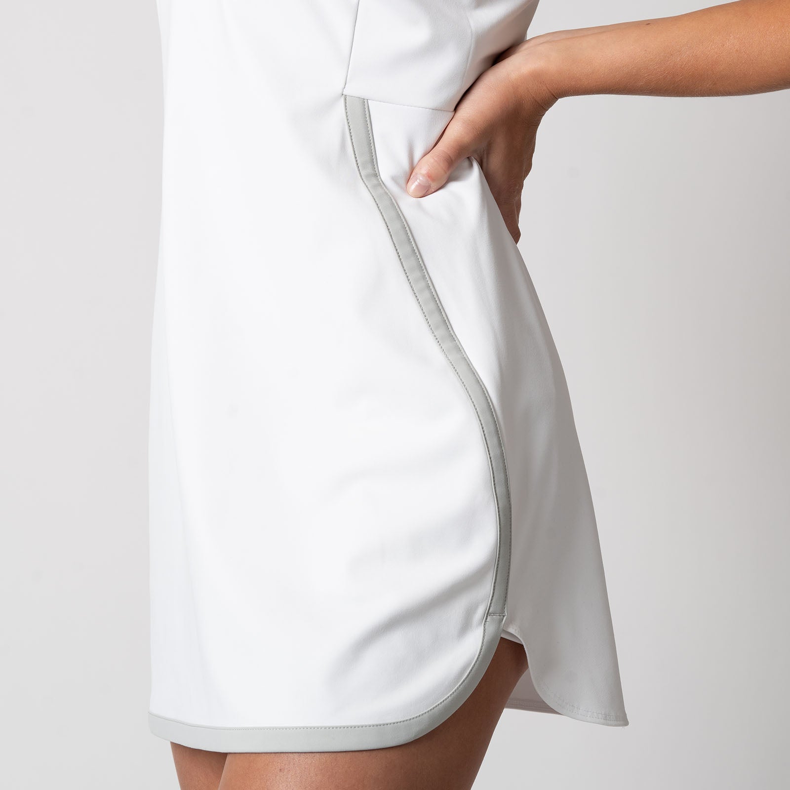Elegant Women's Court Dress - Stylish & Comfortable Formal Wear for Weddings, Parties & Special Occasions