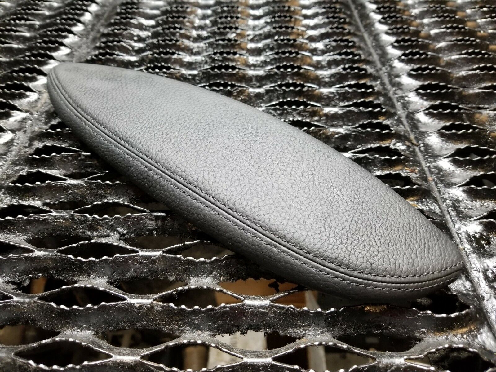 2006-2010 BMW 650i E63 Left Driver Side Rear Armrest Cover OEM 7115488 - Perfect for Interior Restoration & Luxury Car Maintenance