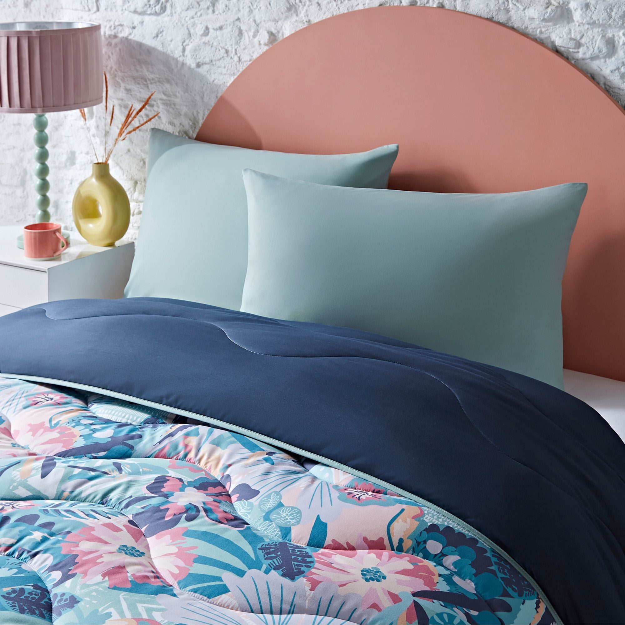 Pastel Palms Coverless Duvet Set - Soft & Breathable Bedding for Summer - Perfect for Beach House, Boho Bedroom & Tropical Home Decor