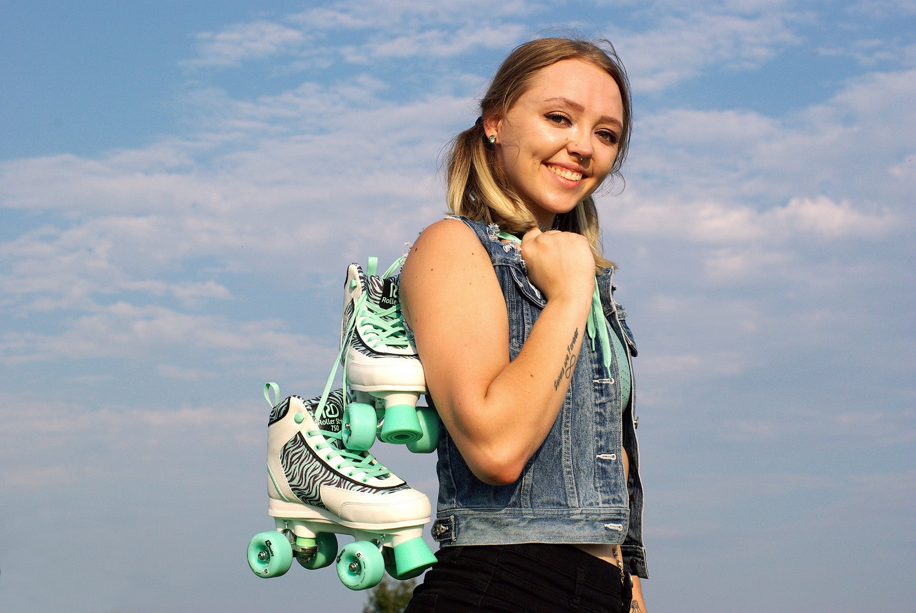 Roller Star 750 Women's High-Top Roller Skates - Retro Style Quad Roller Skates for Women, Adjustable Comfortable Outdoor & Indoor Skating, Perfect for Rinks, Parks, and Fitness