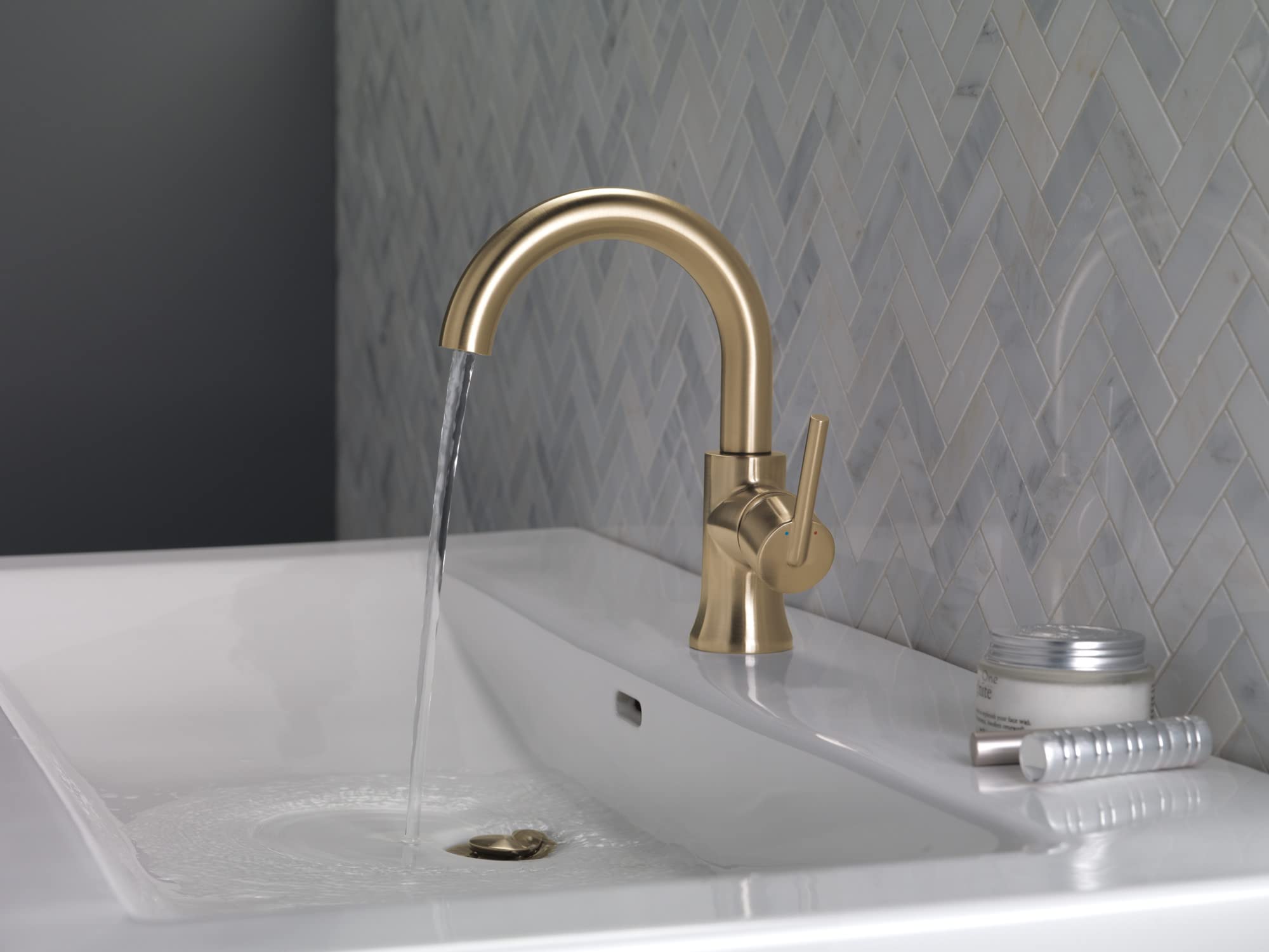 Delta Trinsic Single Hole Bathroom Faucet in Champagne Bronze - Water-Saving Single Handle Bathroom Sink Faucet with Diamond Seal Technology & Drain Assembly - Perfect for Modern Bathrooms, Powder Rooms & Guest Baths