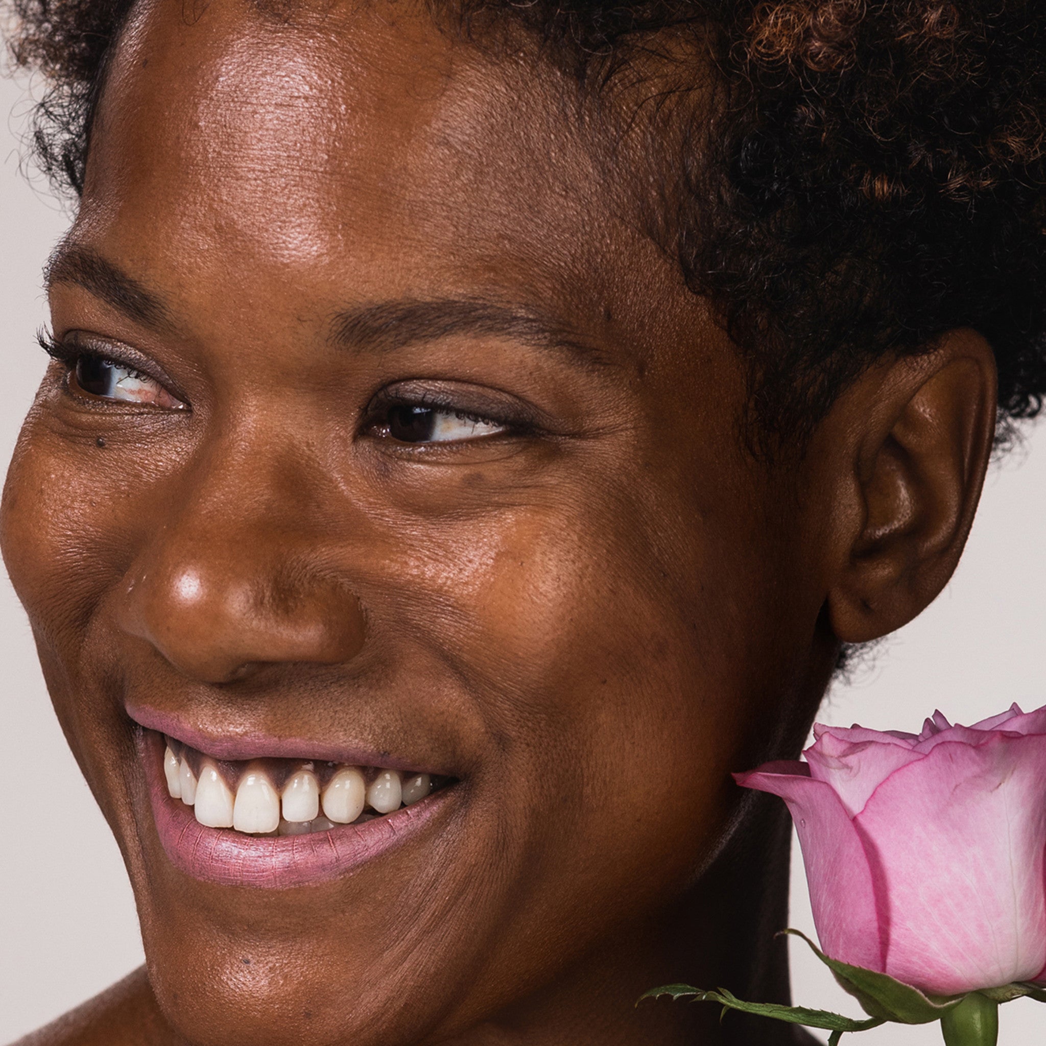 Full Bloom Sculpted Lipstick - Long Lasting Matte Lipstick with Hydrating Formula, Vegan & Cruelty-Free - Perfect for Everyday Wear, Date Night, and Special Occasions