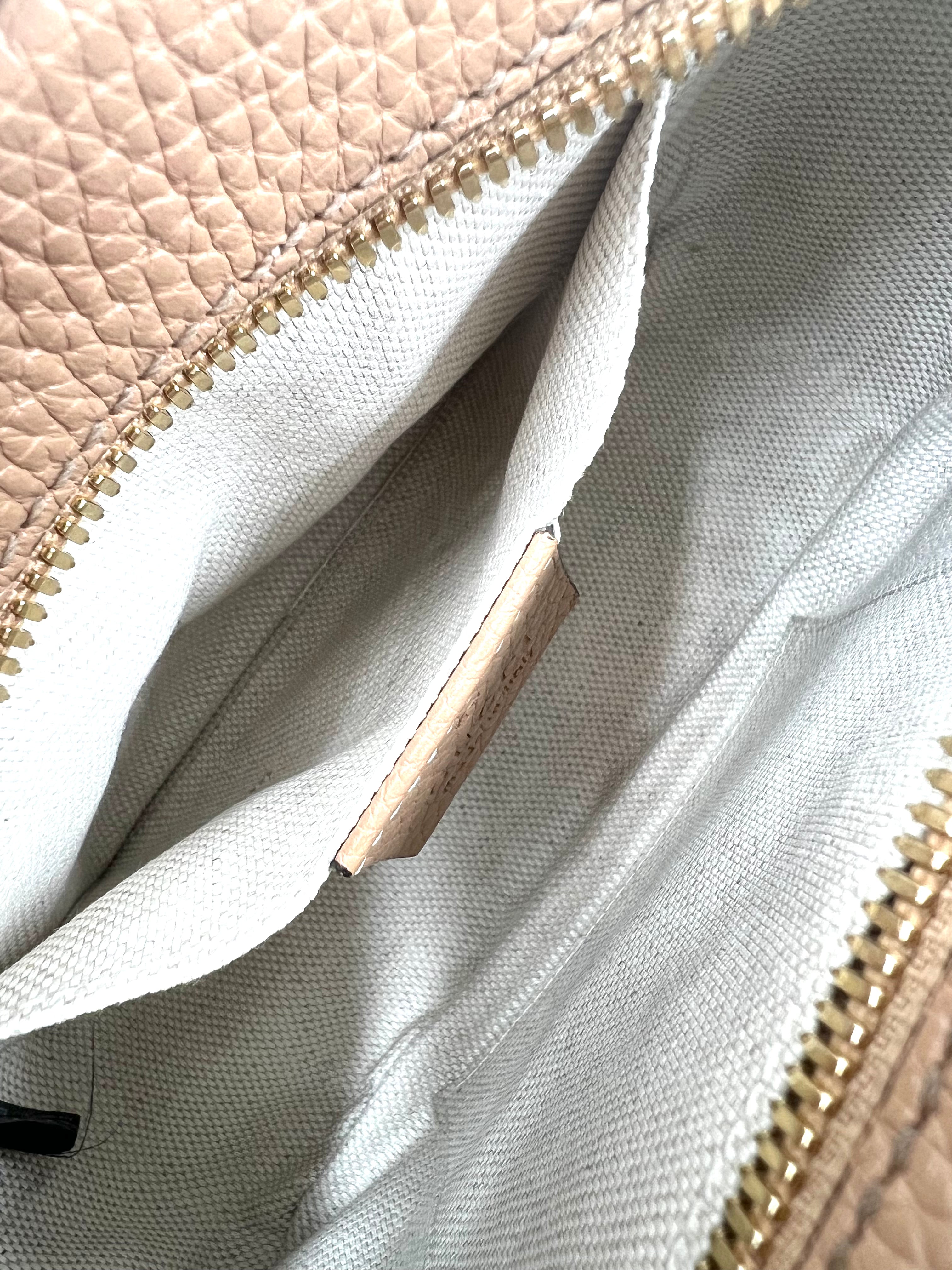 Gucci Beige Leather Soho Disco Crossbody Bag for Women - Stylish Shoulder Purse with Adjustable Strap, Perfect for Daily Use, Travel & Night Out