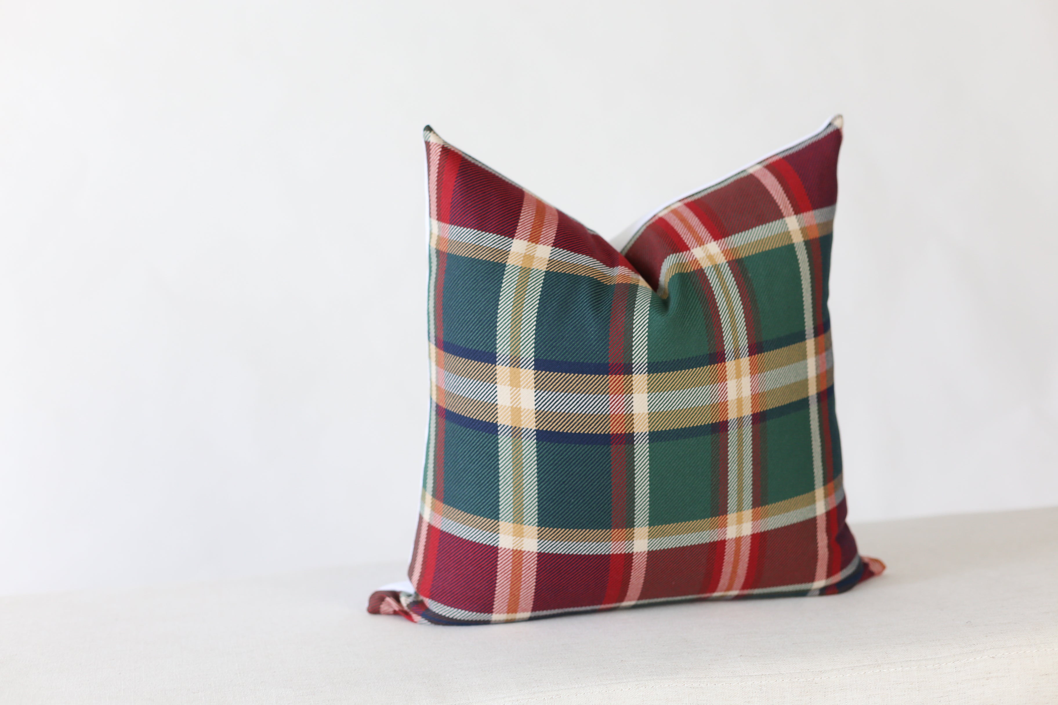 Tartan Plaid Christmas Pillow Cover - Festive Holiday Home Decor for Sofa, Bed & Couch - Perfect for Xmas Tree Decorations & Winter Home Styling