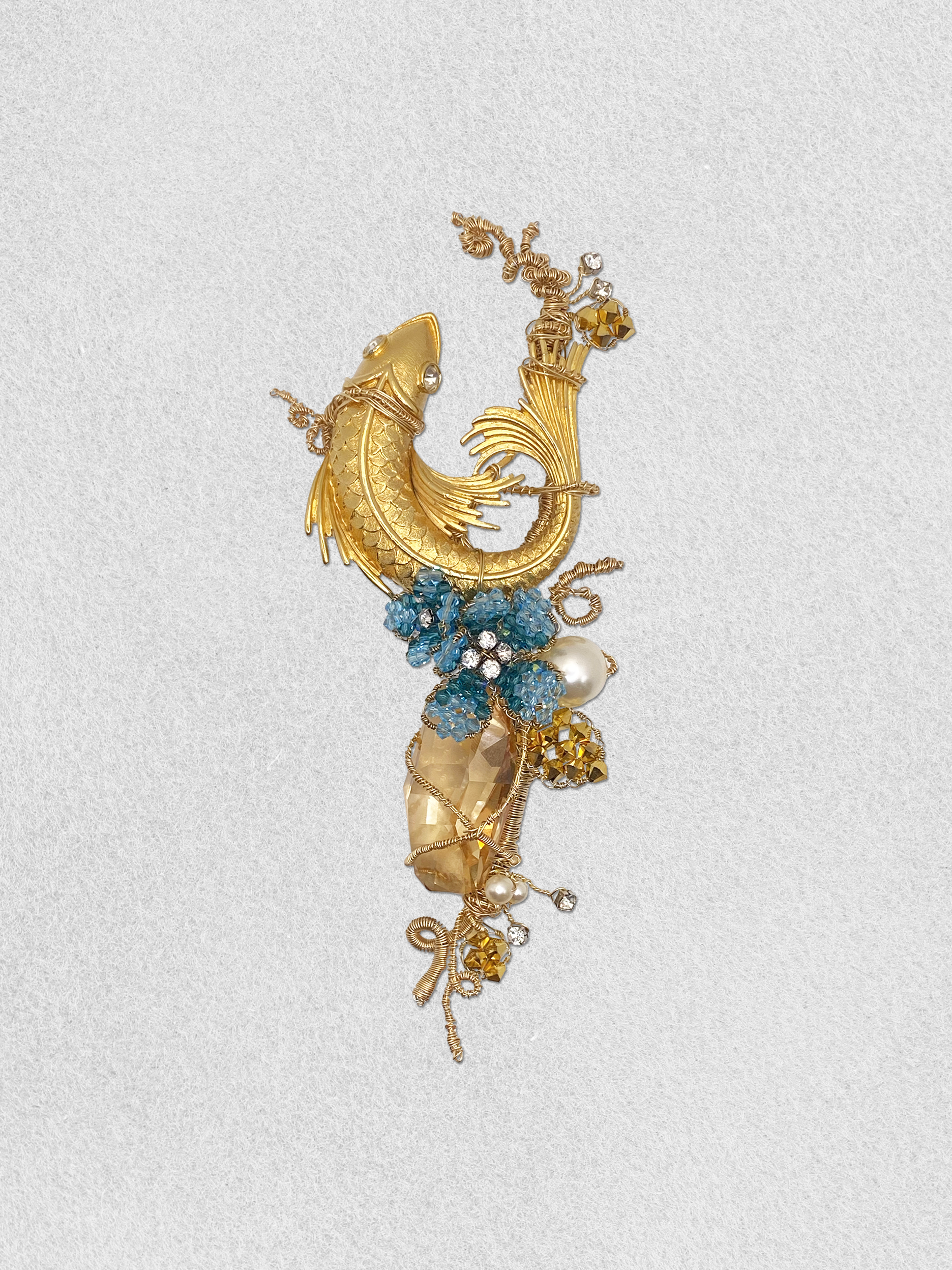 Golden Koi Fish Lapel Pin for Men - Elegant Brooch for Suits, Blazers & Formal Attire - Perfect for Weddings, Business Meetings & Special Occasions