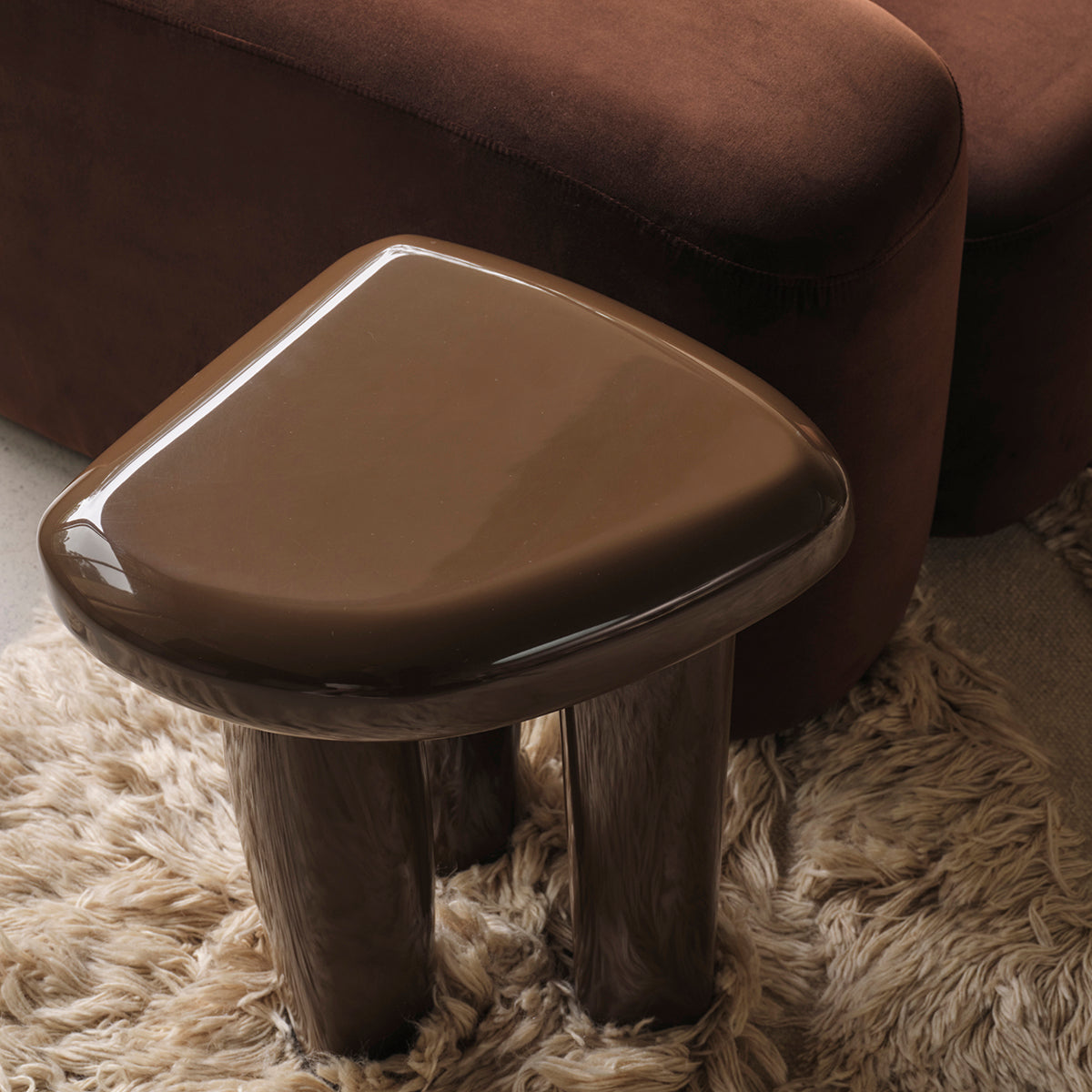 Isola Side Table - Modern End Table for Living Room, Bedroom & Office - Small Accent Table with Sleek Design - Perfect for Coffee, Books & Decor