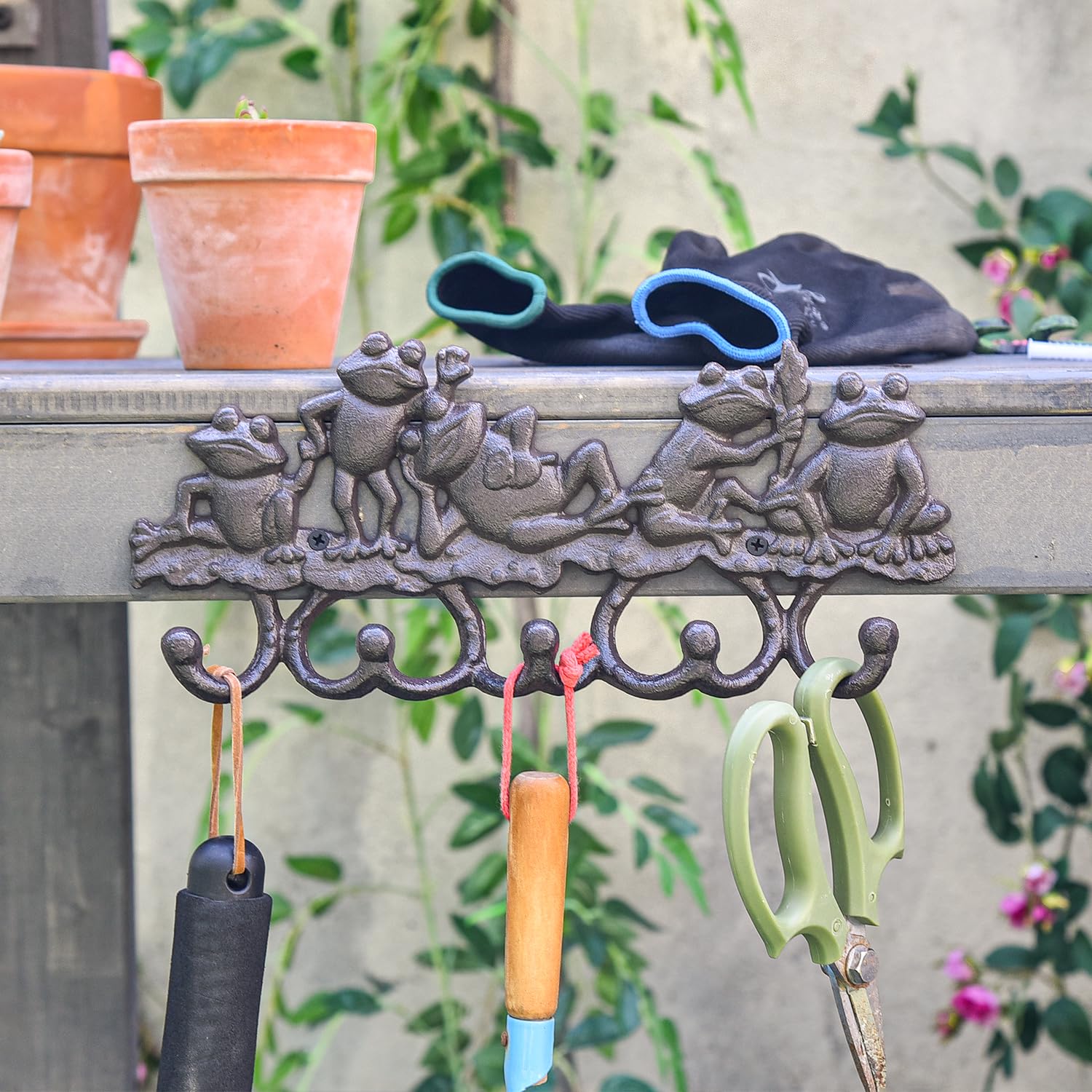 Decorative Cast Iron Wall Hanger with 5 Hooks - Frog Design Wall Mounted Organizer for Coats, Hats, Keys & Tools | Indoor/Outdoor Durable Storage Solution for Entryway, Garage, Garden & Mudroom