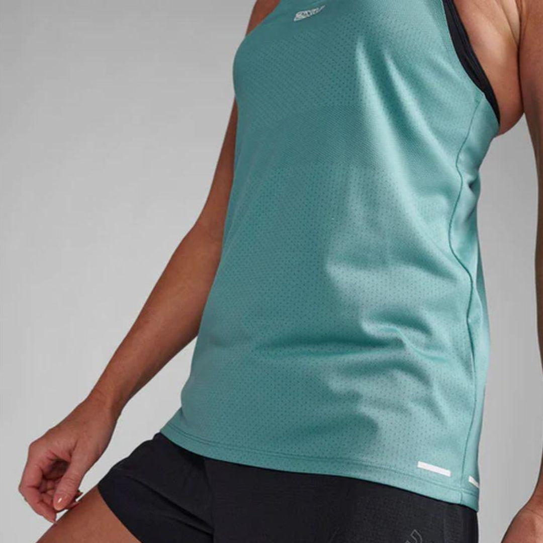 2XU Women's Light Speed Tech Singlet - High Performance Running Top for Women | Moisture Wicking & Breathable | Ideal for Marathon, Training & Gym Workouts (RAF/WRF)