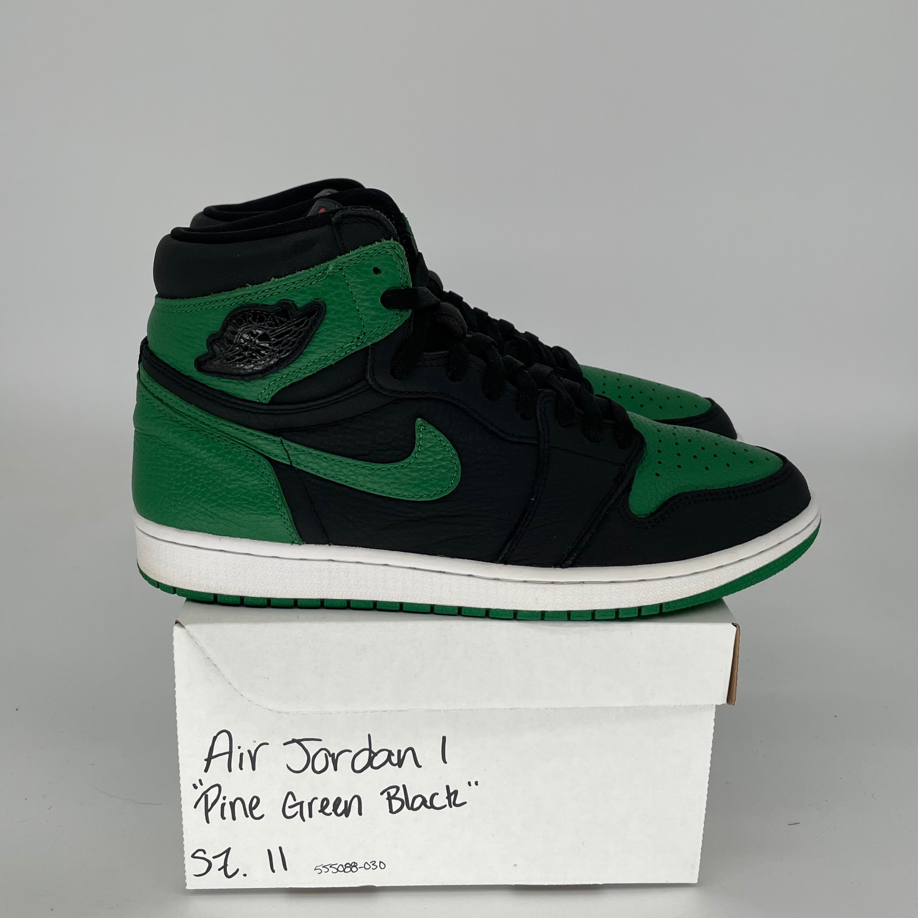 AIR JORDAN 1 Retro High OG Pine Green Black Men's Basketball Shoes Size 11 - 555088-030 - Perfect for Sneaker Collectors & Streetwear Fashion