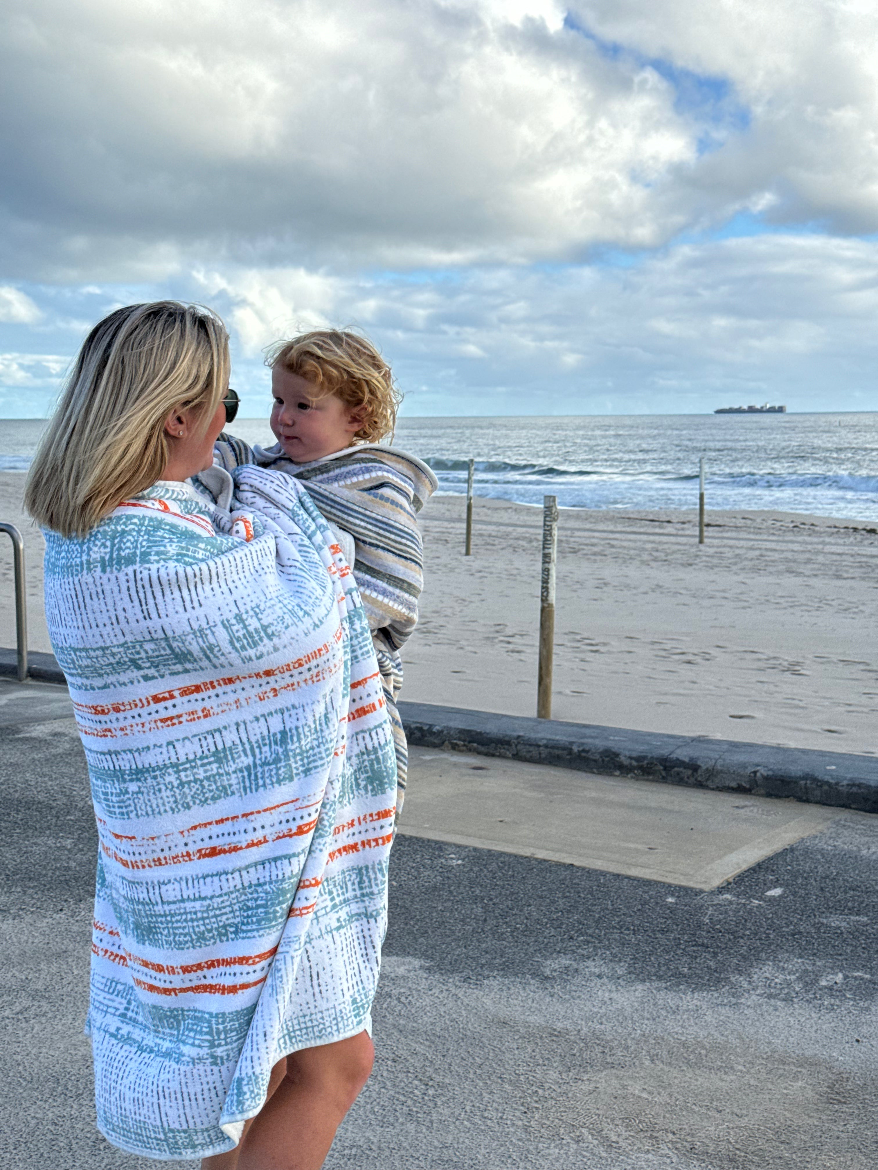 Cozy Green Fleece Blanket - Soft & Warm Throw Blanket for Couch, Bed, Sofa - Perfect for Winter, Camping & Home Decor
