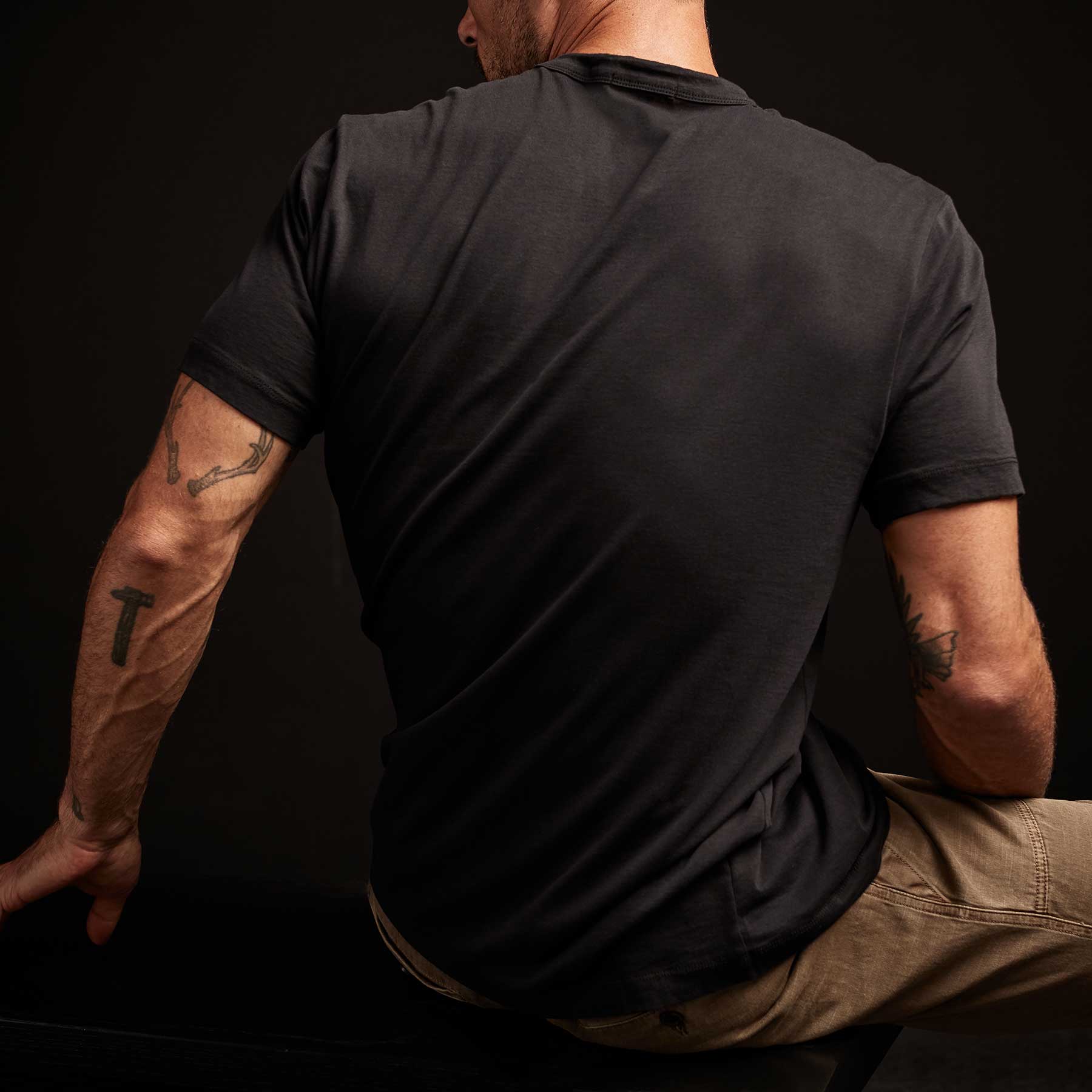 Brushed Lotus Jersey Pocket T-Shirt for Men & Women - Soft Cotton Comfort Fit Tee - Black - Perfect for Casual Wear, Layering & Everyday Outfits