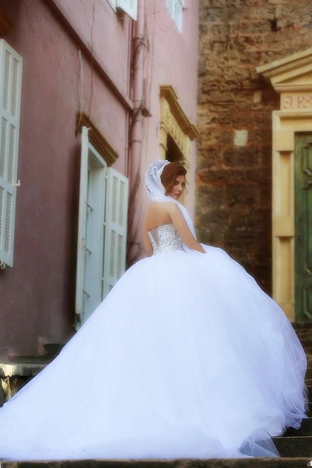 Elegant Crystal and Pearl Beaded Sweetheart Ball Gown Wedding Dress - A-Line Princess Bridal Gown for Bride, Prom, Quinceañera, and Formal Events