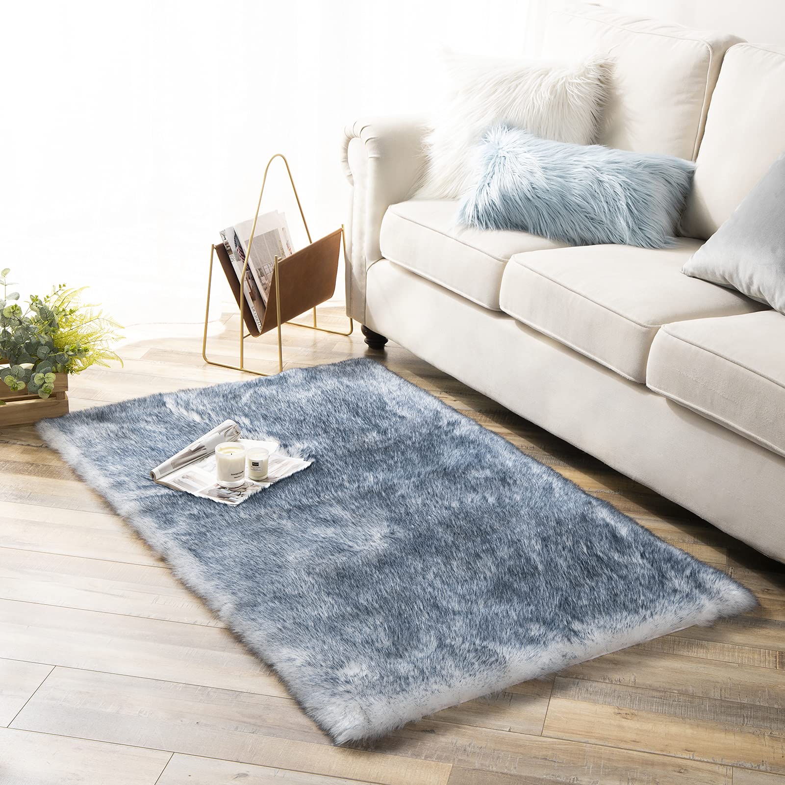Premium Soft Faux Fox Fur Rug - 3x5 Feet Plush White & Blue Rectangle Area Rug for Bedroom, Living Room, Couch Cover - Cozy Home Decor for Winter, Luxury Floor Mat for Sofa & Chair Decorating
