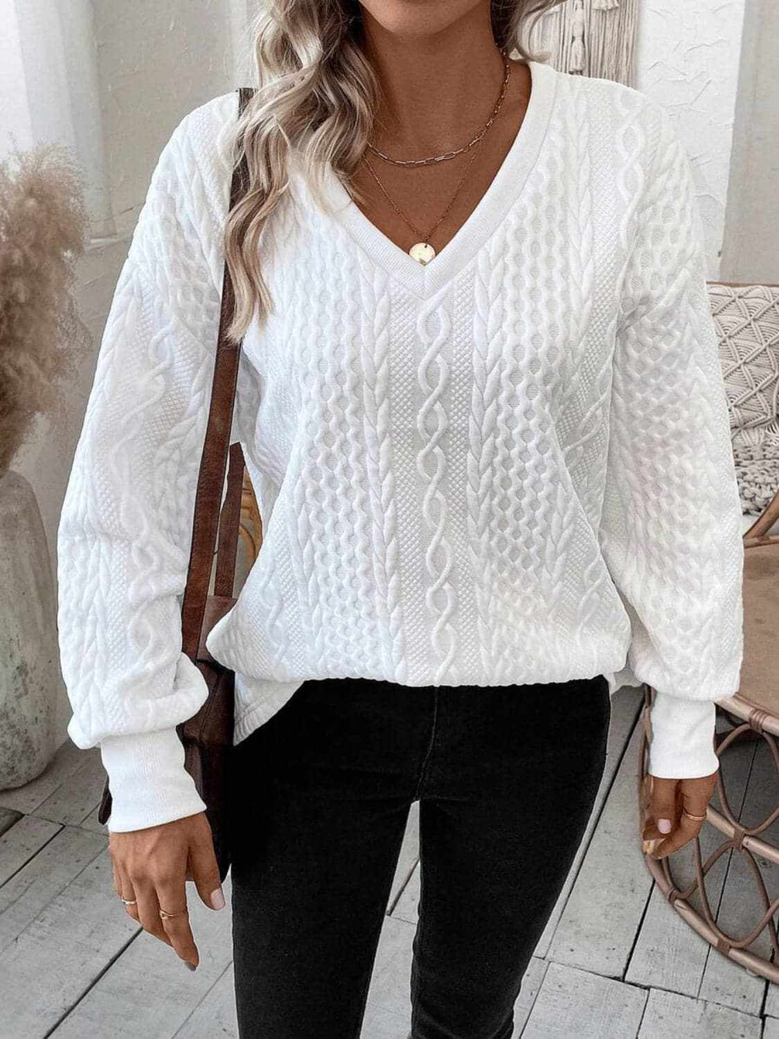 Stylish Women's Casual V-Neck Long Sleeve T-Shirt - Comfortable Everyday Wear for Work & Outings