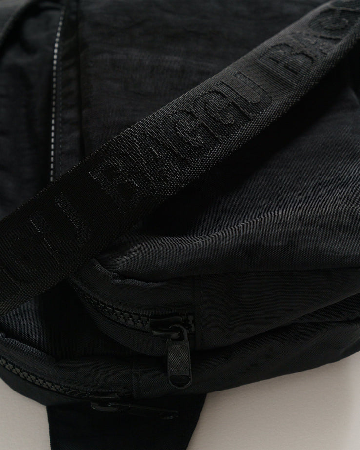 BAGGU Black Fanny Pack - Waist Bag for Travel, Running & Hiking - Hands-Free Crossbody Bag for Men & Women